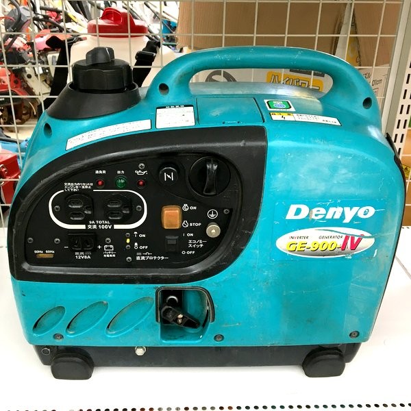 商品情報 メーカー デンヨー JANコード 4582247520023 型番 GE-900SS-IV ブランド デンヨー 　商品詳細&nbsp; Denyo デンヨー 小型ガソリンインバータ発電機 GE-900SS-IV 中古品です。 使用、保管に伴うキズや汚れなどがございます。 画像にあるものが全てです。 【※写真にないものは付属しておりません】 簡単な動作チェックはしておりますが、実際の現場作業の様な長時間の動作確認はしておりません。 ご理解の上お願い致します。 記載外の不具合や欠品部品が発生する場合がございます。 お客様都合による返品・交換は受け付けておりませんので、ご了承ください。 本商品を実際に使用されての事故、ケガ等につきましては当方は責任を負いかねます。 商品につきましての詳細は、メーカーホームページ等でお調べの上でご購入をお願いいたします。ITEV9X4ROXLS お取引について 商品発送 入金確認後、1～3営業日以内に発送いたします。 その他の注意事項 【領収書につきまして】 ・領収書は注文履歴からご自身での発行をお願いしております。 ・宛名はご注文者名、但書はご購入頂いた商品名が記載されます。 【送料につきまして】 ・商品を複数個ご購入の場合、個数ごとに送料が発生します。 ・送料はご注文後に店舗側で修正し、個数分のご請求となります。 予めご了承下さいますようお願いいたします。