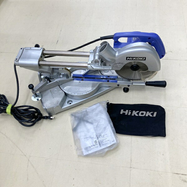 商品情報 メーカー HiKOKI (ハイコーキ) JANコード 4966376174690 型番 FC7FSB ブランド HiKOKI (ハイコーキ) 　商品詳細&nbsp; HiKOKI　ハイコーキ　190mm 卓上スライド丸のこ FC7FSB　　100V　木工用　超硬丸のこ 中古品です。 実作業での動作確認は行っておりません。ご了承の上でお願いします。 使用、経年、保管に伴うキズ、汚れ等ございます。 記載外の不具合、欠品部品に気付かない場合もございます。 画像にある物が全てです。現状でのお渡しです。 状態と合わせて画像にてご確認ください。 本商品を実際に使用されての事故、ケガ等につきましては当方は責任を負いかねます。 外箱に伝票を貼り付けて発送する予定です。 離島・一部地域は送料に追加料金がかかる場合があります。 お客様都合による返品・交換は受け付けておりませんので、ご了承ください。 商品につきましての詳細は、メーカーホームページ等でお調べの上でご購入をお願いいたします。ITZMI7PASTG8 お取引について 商品発送 入金確認後、1～3営業日以内に発送いたします。 その他の注意事項 【領収書につきまして】 ・領収書は注文履歴からご自身での発行をお願いしております。 ・宛名はご注文者名、但書はご購入頂いた商品名が記載されます。 【送料につきまして】 ・商品を複数個ご購入の場合、個数ごとに送料が発生します。 ・送料はご注文後に店舗側で修正し、個数分のご請求となります。 予めご了承下さいますようお願いいたします。