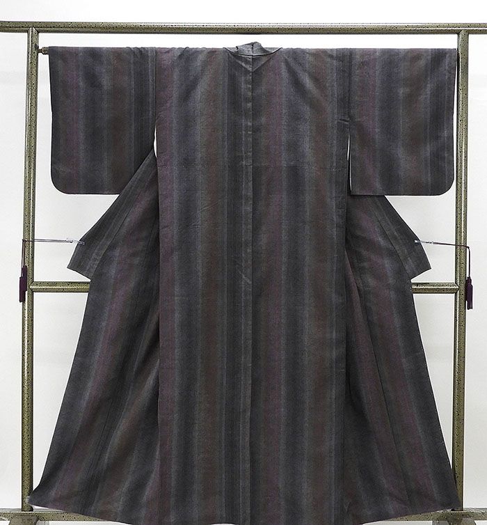 ＼10％クーポン+ポイント10倍／紬 正絹 麻の葉縦縞ぼかし模様 身丈156cm 裄丈66cm 陽彩紬 リサイクル 着物 d0321