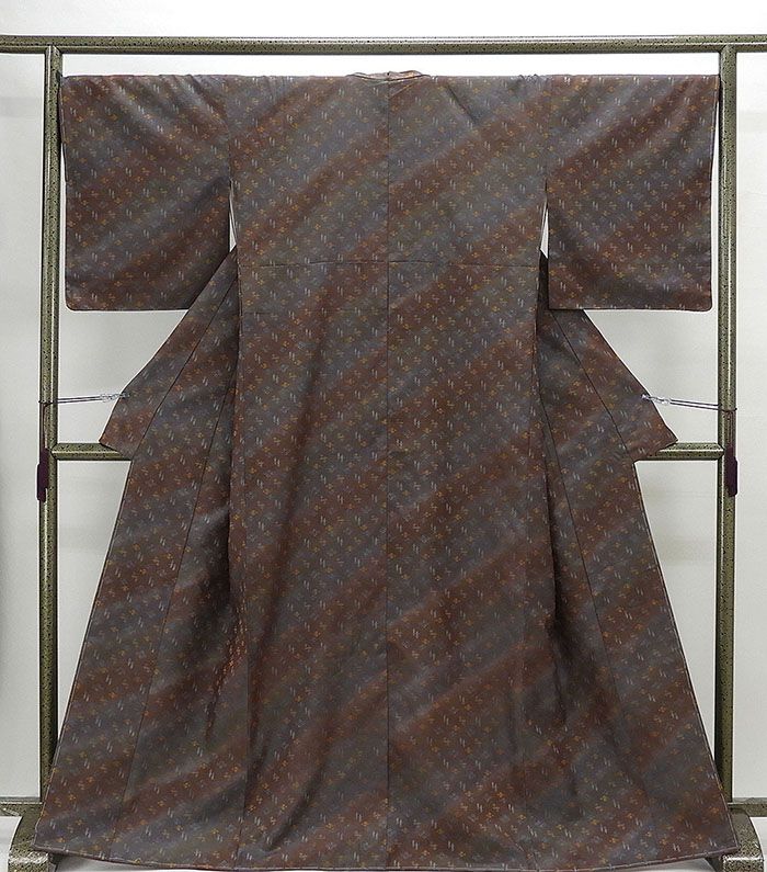紬 未着用美品 正絹 井桁花菱燕絣模様 身丈165cm 裄丈67.5cm 紬 未使用 新古品 着物 d0493