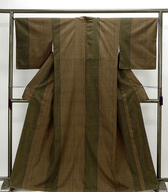 ＼30％OFFクーポン配布中！／紬 未着用美品 正絹 縞模様 身丈164.5cm 裄丈66cm 紬 未使用 新古品 着物 d0509