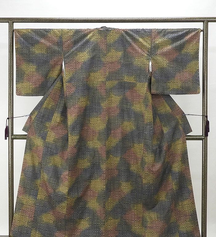 70％割引＼半額50％OFF+20％クーポン／紬 未着用美品 正絹 格子幾何模様 身丈160.5cm 裄丈66.5cm 紬 未使用 新古品 着物 カジュアル d0566