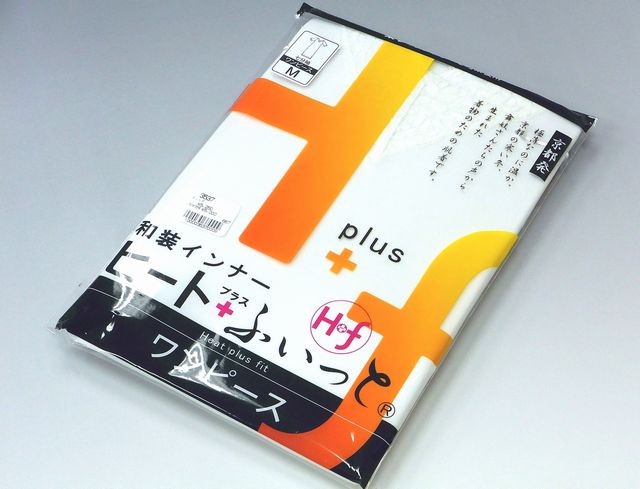 ■□■□■□■□■□■□■□■□■□■ 【商品説明】 京都発／東レ和装インナー ヒート+ふぃっとHeat plus fitの七分袖ワンピースです。 極薄なのに温か、京都の寒い冬、舞妓さんたちの声から生まれた着物のための肌着です。 薄くて伸縮性に優れたストレッチ素材だから、フィット感抜群！ ☆衿元は大きく開くワイド設計なので足からの着脱もOKです。 両サイドのほどよいスリットと静電気防止加工で裾さばき抜群！ ☆着物の動きにフィットする七分丈のフレアー袖。 和装インナーの革命！！発熱・保温ソフトタッチ素材 東レ「ソフトサーモ」糸使用。快適な肌触りの肌着です。 ■[サイズ]■ ◆M寸／バスト：79〜87cm 身長：150〜162cm） ヒップ：87〜95cm) 総丈：110cm ◆L寸／バスト：86〜94cm 身長：155〜167cm） ヒップ：92〜100cm) 総丈：115cm ◆素材：本体 アクリル39.6％・ポリエステル32.1％・レーヨン25.2％・ポリウレタン3.1％ レース：ナイロン・ポリウレタン ◆東レ「ソフトサーモ」糸使用 ■新品■ ■□■□■□■□■□■□■□■□■□■◆◇新品からリサイクル・中古まで。。着物や帯・和装小物が勢揃い。。◆◇