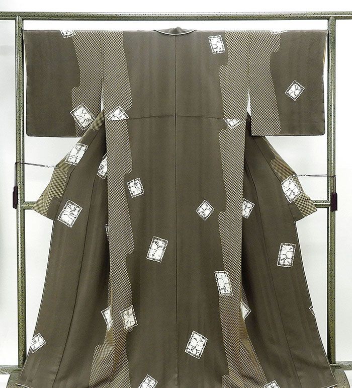 【10%OFFクーポン】小紋 未着用超美品 正絹 幾何模様 身丈166.5cm 裄丈66.5cm 小紋 未使用 新古品 着物 c0989