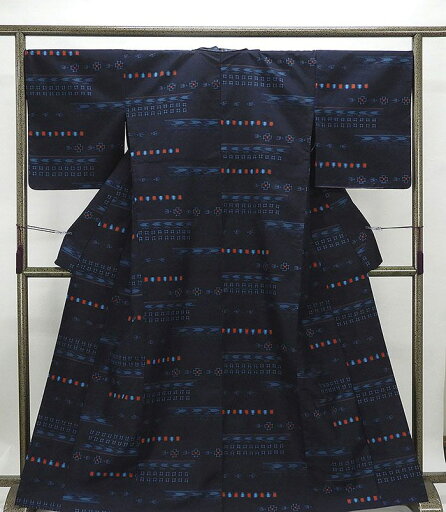 単衣 紬 新品仕立済 正絹 単衣 井桁燕絣模様 身丈164.5cm 裄丈68cm 紬 新品 仕立て上がり 着物 wd1036 単衣 紬 新品仕立済 正絹 単衣 井桁燕絣模様 身丈164.5cm 裄丈68cm 紬 新品 仕立て上がり 着物 wd1036
