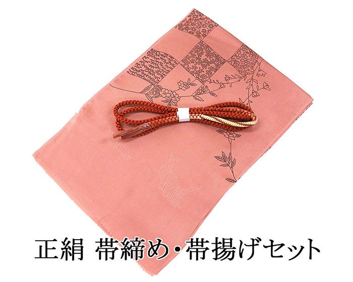 ■□■□■□■□■□■□■□■□■□■ 【商品説明】 帯締め・帯揚げセットです。 訪問着・色無地・小紋などに幅広くお使いいただけます。 ◆色・柄 帯揚げ：オールドローズ×焦げ茶／梅桜地紋・草花模様 帯締め(丸組)：茜色×淡い杏子色 ◆素材 帯揚げ：絹100％ 帯締め：絹100％(クラフト加工糸使用・中国製) ◆サイズ 帯揚げ：幅 約30cm・長さ 約180cm 帯締め：長さ 153cm(房含みません)・M ■新品■ ■□■□■□■□■□■□■□■□■□■◆◇新品からリサイクル・中古まで。。着物や帯・和装小物が勢揃い。。◆◇