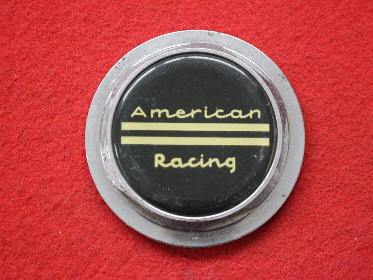 ●商品情報 American Racing中古キャップ1枚の出品です。キズ、シミ、全体的に変色又はくすみがあります。アルミ製、黒色、メッキ色です。☆キャップを傷つけてしまった方、破損してしまった方、いつの間にか知らないうちに飛んで行って失くしてしまった方、経年劣化により使用出来なくなってしまった方など、単品でお探しの方におススメです！！☆【寸法・程度について】【程度について】キズ等の程度につきましては画像にてご確認ください。表記は省略させて頂いておりますのでご了解ください。【寸法】※すべて実測値です画像にてご確認下さい。測定個所は下記の部分となります。全幅(直径)・裏面取付部径・厚さ(高さ)ジャンクCP5203674送料 1100円（税込） 社外 キャップ 商品番号 P005203674 （お問い合わせの際にはこの番号をお伝え下さい） 部品名 キャップ 証明書 無 保証書 なし 取扱説明書 無 当店評価 ジャンクC スペック 送料（税別） 1,000円 ※沖縄県や離島の場合は中継料が加算されます 当店は中古専門店です。商品画像をよくご確認の上ご購入下さい。 お気に召しませんでしたか？ 当店には数万点の商品があります。 他の商品もぜひご検討ください。 この店舗の他の商品も見てみる