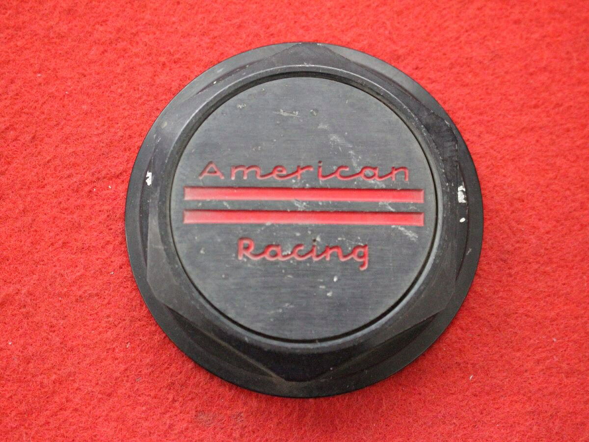 ●商品情報 American Racing中古キャップ1枚の出品です。キズ、ハゲ、全体的に変色又はくすみがあります。アルミ製、黒色です。☆キャップを傷つけてしまった方、破損してしまった方、いつの間にか知らないうちに飛んで行って失くしてしまった方、経年劣化により使用出来なくなってしまった方など、単品でお探しの方におススメです！！☆【寸法・程度について】【程度について】キズ等の程度につきましては画像にてご確認ください。表記は省略させて頂いておりますのでご了解ください。【寸法】※すべて実測値です画像にてご確認下さい。測定個所は下記の部分となります。全幅(直径)・裏面取付部径・厚さ(高さ)ジャンクCP5203677送料 1100円（税込） 社外 キャップ 商品番号 P005203677 （お問い合わせの際にはこの番号をお伝え下さい） 部品名 キャップ 証明書 無 保証書 なし 取扱説明書 無 当店評価 ジャンクC スペック 送料（税別） 1,000円 ※沖縄県や離島の場合は中継料が加算されます 当店は中古専門店です。商品画像をよくご確認の上ご購入下さい。 お気に召しませんでしたか？ 当店には数万点の商品があります。 他の商品もぜひご検討ください。 この店舗の他の商品も見てみる