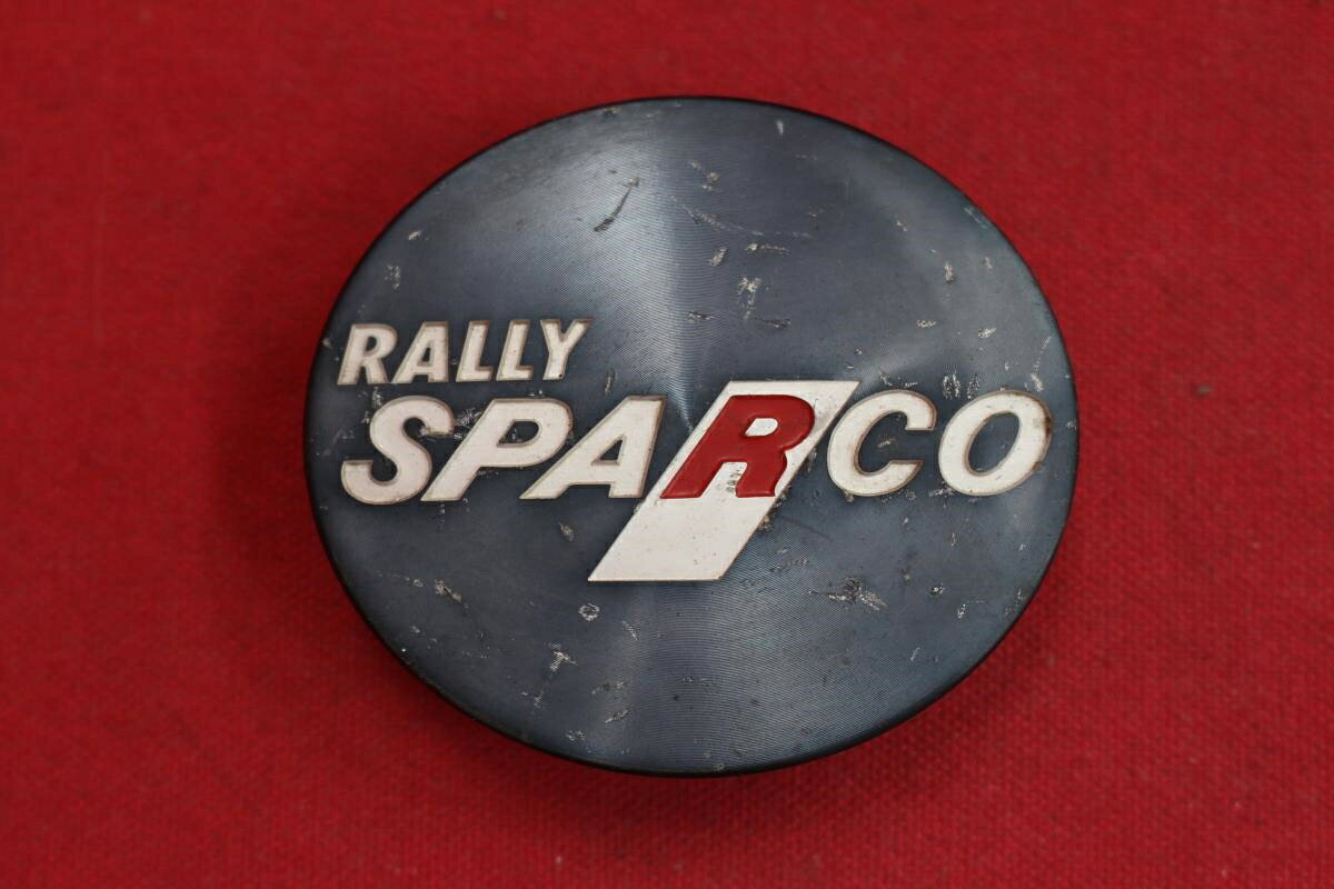 ●商品情報 RALLY SPARCOセンターキャップ1枚直径60mmぐらい使用感あり、キズありです。 　画像の物が全てです。（画像にて確認して下さい。）お探しの方、この機会に是非どうぞ！ジャンクCP869総額 2000円+消費税 送料 1000円+消費税 社外 キャップ 商品番号 P000000869 （お問い合わせの際にはこの番号をお伝え下さい） 部品名 キャップ 証明書 無 保証書 なし 取扱説明書 無 当店評価 ジャンクC スペック 送料（税別） 1,000円 ※沖縄県や離島の場合は中継料が加算されます 当店は中古専門店です。商品画像をよくご確認の上ご購入下さい。 お気に召しませんでしたか？ 当店には数万点の商品があります。 他の商品もぜひご検討ください。 この店舗の他の商品も見てみる