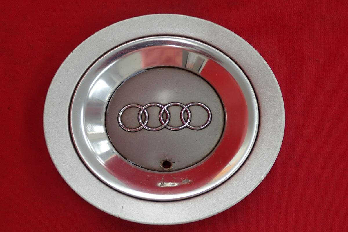 アウディ 純正キャップ