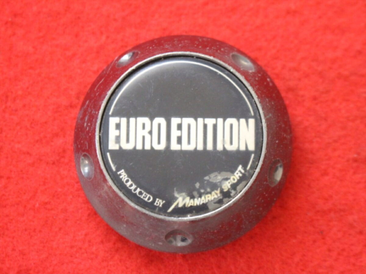 ●商品情報 EURO EDITION中古センターキャップ1枚の出品です。キズ、シミ、エンブレムの浮き、変色又はくすみがあります。プラスチック製、黒色です。刻印 C-024 ABS☆キャップを傷つけて.しまった方、破損してしまった方、いつの間にか知らないうちに飛んで行って失くしてしまった方、経年劣化により使用出来なくなってしまった方など、単品でお探しの方におススメです！！☆【寸法・程度について】【程度について】キズ等の程度につきましては画像にてご確認ください。表記は省略させて頂いておりますのでご了解ください。【寸法】※すべて実測値です画像にてご確認下さい。測定個所は下記の部分となります。全幅(直径)・裏面取付部径・厚さ(高さ)ジャンクBP5201431商品 1100円送料 1100円 社外 キャップ 商品番号 P005201431 （お問い合わせの際にはこの番号をお伝え下さい） 部品名 キャップ 証明書 無 保証書 なし 取扱説明書 無 当店評価 ジャンクB スペック 送料（税別） 1,000円 ※沖縄県や離島の場合は中継料が加算されます 当店は中古専門店です。商品画像をよくご確認の上ご購入下さい。 お気に召しませんでしたか？ 当店には数万点の商品があります。 他の商品もぜひご検討ください。 この店舗の他の商品も見てみる