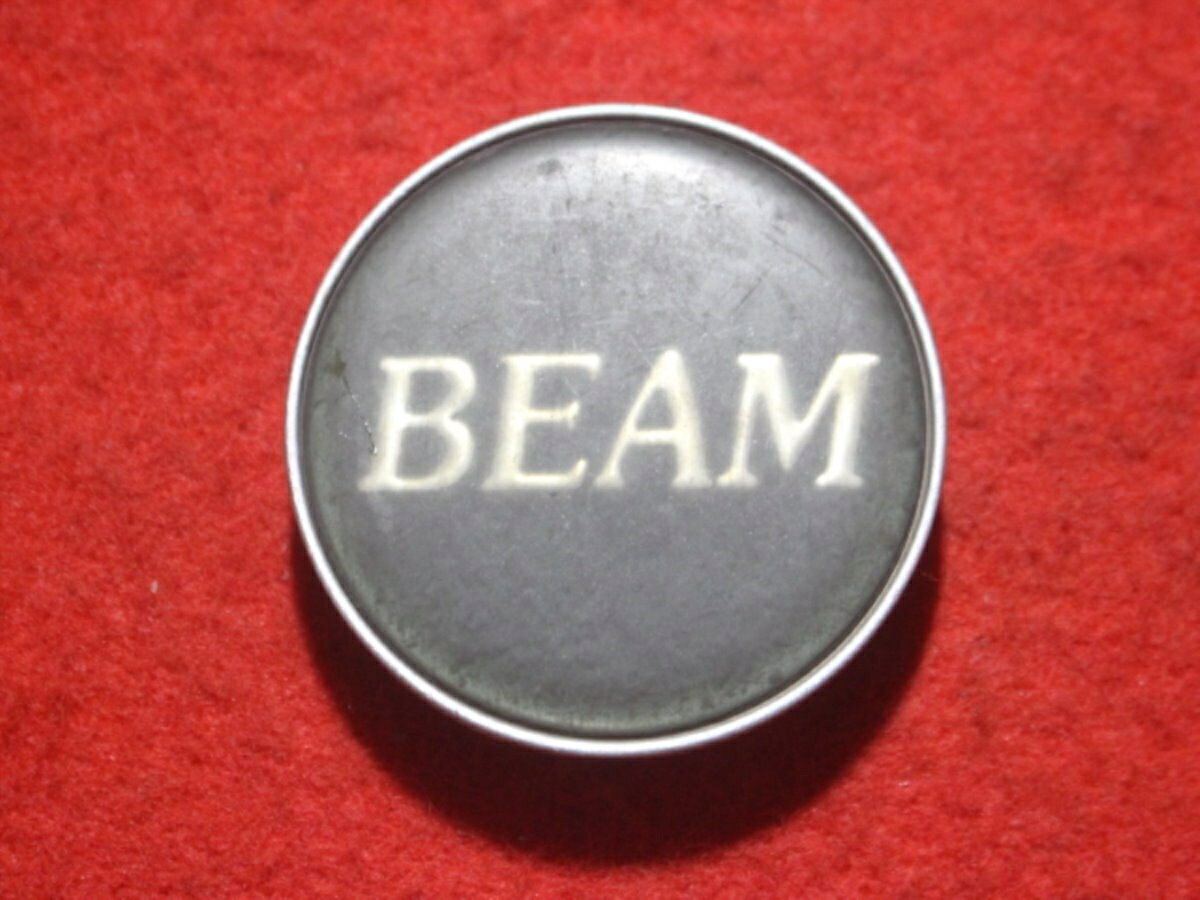 ●商品情報 BEAM中古センターキャップ1枚の出品です。全体的にキズ、全体的に変色又はくすみがあります。プラスチック製、黒色です。刻印 YFAC-104☆キャップを傷つけて.しまった方、破損してしまった方、いつの間にか知らないうちに飛んで行って失くしてしまった方、経年劣化により使用出来なくなってしまった方など、単品でお探しの方におススメです！！☆【寸法・程度について】【程度について】キズ等の程度につきましては画像にてご確認ください。表記は省略させて頂いておりますのでご了解ください。【寸法】※すべて実測値です画像にてご確認下さい。測定個所は下記の部分となります。全幅(直径)・裏面取付部径・厚さ(高さ)ジャンクCP5201632商品 1100円送料 1100円 社外 キャップ 商品番号 P005201632 （お問い合わせの際にはこの番号をお伝え下さい） 部品名 キャップ 証明書 無 保証書 なし 取扱説明書 無 当店評価 ジャンクC スペック 送料（税別） 1,000円 ※沖縄県や離島の場合は中継料が加算されます 当店は中古専門店です。商品画像をよくご確認の上ご購入下さい。 お気に召しませんでしたか？ 当店には数万点の商品があります。 他の商品もぜひご検討ください。 この店舗の他の商品も見てみる