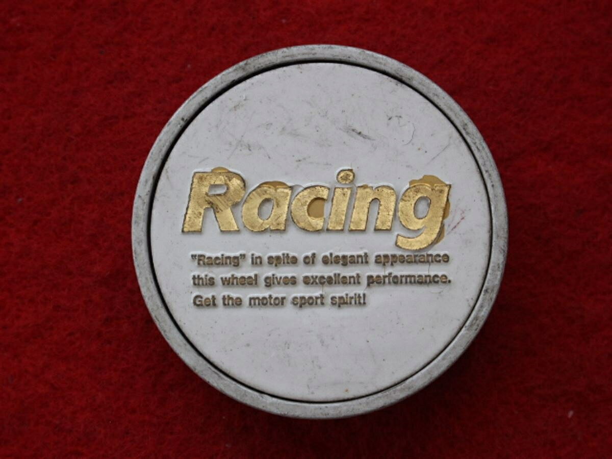 ●商品情報 Racing中古センターキャップ1枚の出品です。全体的にキズ、ハゲ、変色又はくすみがあります。プラスチック製、白色です。刻印 HC-97-1☆キャップを傷つけて.しまった方、破損してしまった方、いつの間にか知らないうちに飛んで行って失くしてしまった方、経年劣化により使用出来なくなってしまった方など、単品でお探しの方におススメです！！☆【寸法・程度について】【程度について】キズ等の程度につきましては画像にてご確認ください。表記は省略させて頂いておりますのでご了解ください。【寸法】※すべて実測値です画像にてご確認下さい。測定個所は下記の部分となります。全幅(直径)・裏面取付部径・厚さ(高さ)ジャンクCP5201841送料 1100円（税込） 社外 キャップ 商品番号 P005201841 （お問い合わせの際にはこの番号をお伝え下さい） 部品名 キャップ 証明書 無 保証書 なし 取扱説明書 無 当店評価 ジャンクC スペック 送料（税別） 1,000円 ※沖縄県や離島の場合は中継料が加算されます 当店は中古専門店です。商品画像をよくご確認の上ご購入下さい。 お気に召しませんでしたか？ 当店には数万点の商品があります。 他の商品もぜひご検討ください。 この店舗の他の商品も見てみる