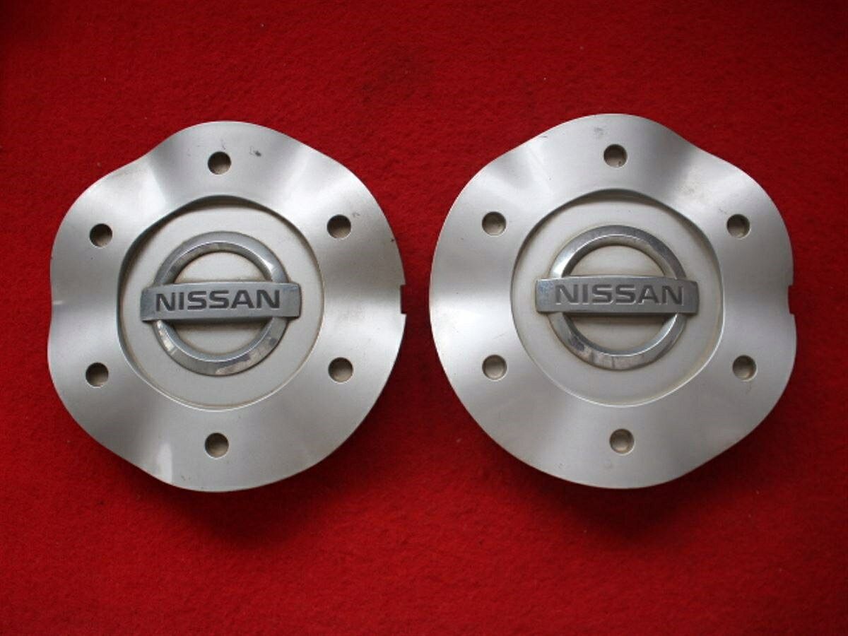 ●商品情報 ニッサン ムラーノ中古センターキャップ2枚の出品です。キズ、シミ、変色又はくすみがあります。プラスチック製、銀色です。刻印 >PC+ABS< 40315 CA100☆キャップを傷つけて.しまった方、破損してしまった方、いつの間にか知らないうちに飛んで行って失くしてしまった方、経年劣化により使用出来なくなってしまった方など、単品でお探しの方におススメです！！☆【寸法・程度について】【程度について】キズ等の程度につきましては画像にてご確認ください。表記は省略させて頂いておりますのでご了解ください。【寸法】※すべて実測値です画像にてご確認下さい。測定個所は下記の部分となります。全幅(直径)・裏面取付部径・厚さ(高さ)ジャンクBP5201929送料 1100円（税込） ニッサン 純正キャップ 商品番号 P005201929 （お問い合わせの際にはこの番号をお伝え下さい） 部品名 純正キャップ 証明書 無 保証書 なし 取扱説明書 無 当店評価 ジャンクC スペック 送料（税別） 1,000円 ※沖縄県や離島の場合は中継料が加算されます 当店は中古専門店です。商品画像をよくご確認の上ご購入下さい。 お気に召しませんでしたか？ 当店には数万点の商品があります。 他の商品もぜひご検討ください。 この店舗の他の商品も見てみる