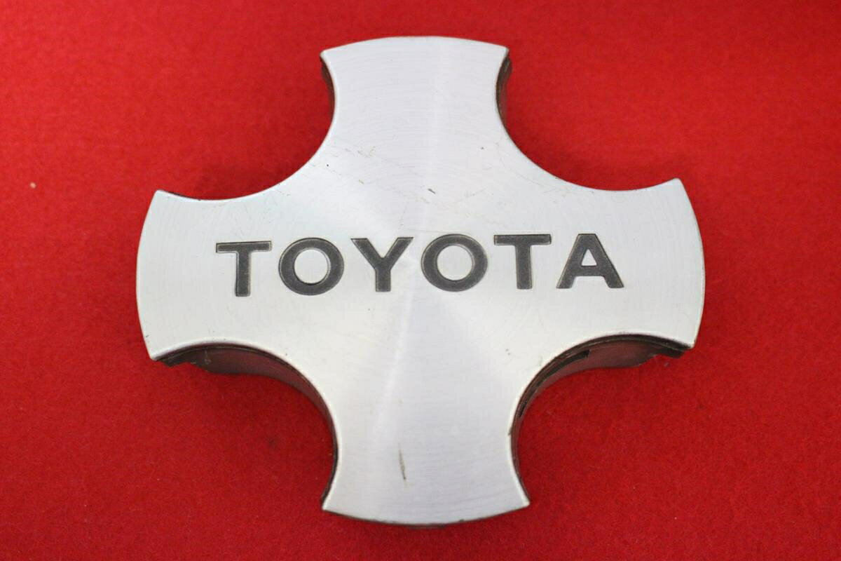 ●商品情報 トヨタ/レビン/トレノ純正中古センターキャップ1枚の出品です。☆キャップを傷つけてしまった方、破損してしまった方、いつの間にか知らないうちに飛んで行って失くしてしまった方、経年劣化により使用出来なくなってしまった方など、単品でお探しの方におススメです！！☆【寸法・程度について】【程度について】キズ等の程度につきましては画像にてご確認ください。表記は省略させて頂いておりますのでご了解ください。【寸法】※すべて実測値です画像にてご確認下さい。測定個所は下記の部分となります。全幅(直径)・裏面取付部径・厚さ(高さ)ジャンクAP5000778商品 5000円+消費税 送料 1000円+消費税　 トヨタ 純正キャップ 商品番号 P005000778 （お問い合わせの際にはこの番号をお伝え下さい） 部品名 純正キャップ 証明書 無 保証書 なし 取扱説明書 無 当店評価 ジャンクA スペック 送料（税別） 1,000円 ※沖縄県や離島の場合は中継料が加算されます 当店は中古専門店です。商品画像をよくご確認の上ご購入下さい。 お気に召しませんでしたか？ 当店には数万点の商品があります。 他の商品もぜひご検討ください。 この店舗の他の商品も見てみる