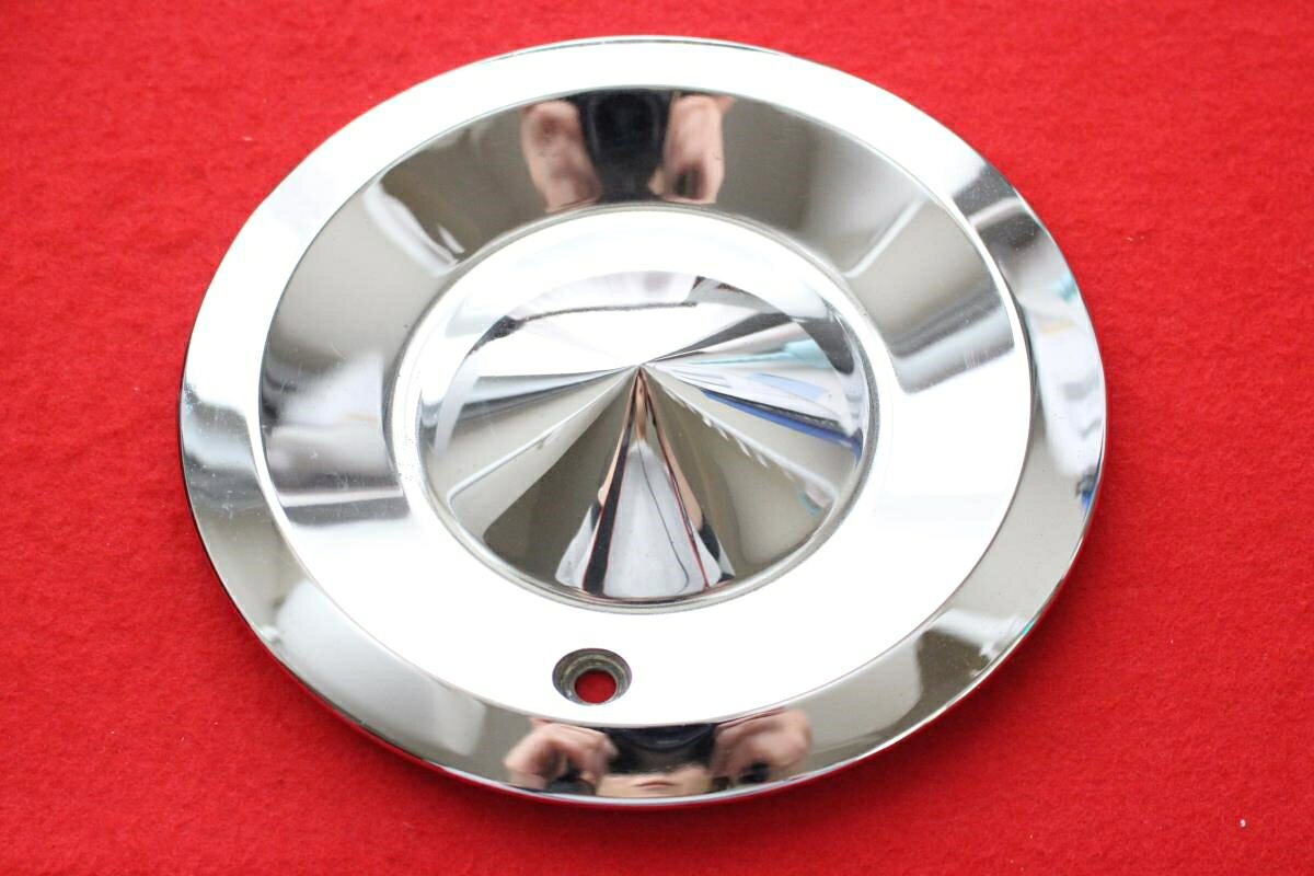 ●商品情報 ヘッド40中古センターキャップ1枚の出品です。美品です。刻印 BC-585☆キャップを傷つけてしまった方、破損してしまった方、いつの間にか知らないうちに飛んで行って失くしてしまった方、経年劣化により使用出来なくなってしまった方など、単品でお探しの方におススメです！！☆【寸法・程度について】【程度について】キズ等の程度につきましては画像にてご確認ください。表記は省略させて頂いておりますのでご了解ください。【寸法】※すべて実測値です画像にてご確認下さい。測定個所は下記の部分となります。全幅(直径)・裏面取付部径・厚さ(高さ)ジャンクAP5001432商品 7000円+消費税 送料 1000円+消費税　 社外 キャップ 商品番号 P005001432 （お問い合わせの際にはこの番号をお伝え下さい） 部品名 キャップ 証明書 無 保証書 なし 取扱説明書 無 当店評価 ジャンクA スペック 送料（税別） 1,000円 ※沖縄県や離島の場合は中継料が加算されます 当店は中古専門店です。商品画像をよくご確認の上ご購入下さい。 お気に召しませんでしたか？ 当店には数万点の商品があります。 他の商品もぜひご検討ください。 この店舗の他の商品も見てみる
