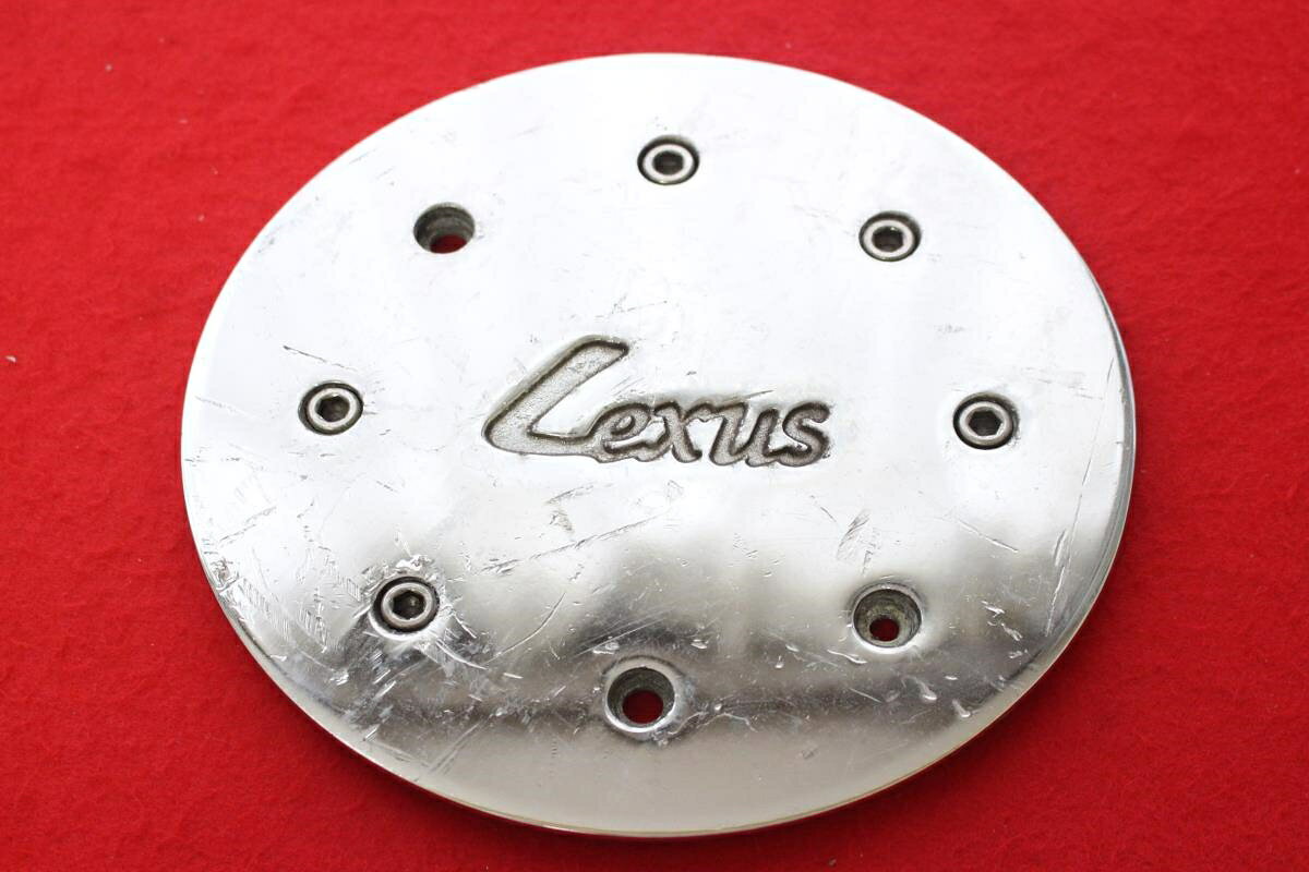 ●商品情報 Lexus中古センターキャップ1枚の出品です。キズがあります。鉄製、メッキ仕様です。☆キャップを傷つけてしまった方、破損してしまった方、いつの間にか知らないうちに飛んで行って失くしてしまった方、経年劣化により使用出来なくなってしまった方など、単品でお探しの方におススメです！！☆【寸法・程度について】【程度について】キズ等の程度につきましては画像にてご確認ください。表記は省略させて頂いておりますのでご了解ください。【寸法】※すべて実測値です画像にてご確認下さい。測定個所は下記の部分となります。全幅(直径)・裏面取付部径・厚さ(高さ)ジャンクBP5002140商品 8000円+消費税 送料 1000円+消費税　 社外 キャップ 商品番号 P005002140 （お問い合わせの際にはこの番号をお伝え下さい） 部品名 キャップ 証明書 無 保証書 なし 取扱説明書 無 当店評価 ジャンクB スペック 送料（税別） 1,000円 ※沖縄県や離島の場合は中継料が加算されます 当店は中古専門店です。商品画像をよくご確認の上ご購入下さい。 お気に召しませんでしたか？ 当店には数万点の商品があります。 他の商品もぜひご検討ください。 この店舗の他の商品も見てみる