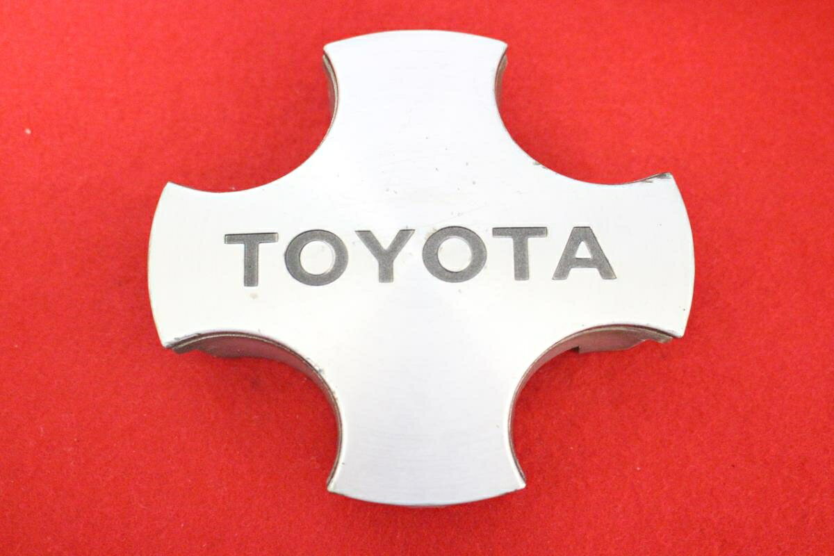 ●商品情報 トヨタ/レビン/トレノ純正中古センターキャップ1枚の出品です。☆キャップを傷つけてしまった方、破損してしまった方、いつの間にか知らないうちに飛んで行って失くしてしまった方、経年劣化により使用出来なくなってしまった方など、単品でお探しの方におススメです！！☆【寸法・程度について】【程度について】キズ等の程度につきましては画像にてご確認ください。表記は省略させて頂いておりますのでご了解ください。【寸法】※すべて実測値です画像にてご確認下さい。測定個所は下記の部分となります。全幅(直径)・裏面取付部径・厚さ(高さ)ジャンクAP5000779商品 5000円+消費税 送料 1000円+消費税　 トヨタ 純正キャップ 商品番号 P005000779 （お問い合わせの際にはこの番号をお伝え下さい） 部品名 純正キャップ 証明書 無 保証書 なし 取扱説明書 無 当店評価 ジャンクA スペック 送料（税別） 1,000円 ※沖縄県や離島の場合は中継料が加算されます 当店は中古専門店です。商品画像をよくご確認の上ご購入下さい。 お気に召しませんでしたか？ 当店には数万点の商品があります。 他の商品もぜひご検討ください。 この店舗の他の商品も見てみる
