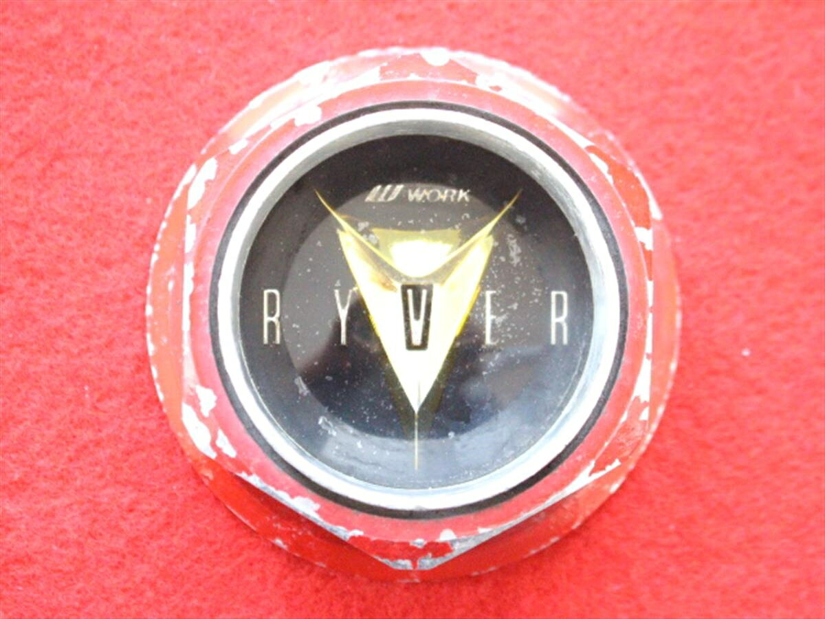 ●商品情報 RYVER WORK中古センターキャップ1枚の出品です。全体的にキズ、全体的にハゲ、変色又はくすみがあります。アルミ製、赤色、黒色です。☆キャップを傷つけてしまった方、破損してしまった方、いつの間にか知らないうちに飛んで行って失くしてしまった方、経年劣化により使用出来なくなってしまった方など、単品でお探しの方におススメです！！☆【寸法・程度について】【程度について】キズ等の程度につきましては画像にてご確認ください。表記は省略させて頂いておりますのでご了解ください。【寸法】※すべて実測値です画像にてご確認下さい。測定個所は下記の部分となります。全幅(直径)・裏面取付部径・厚さ(高さ)ジャンクBP5200883商品 10000円+消費税 送料 1000円+消費税 社外 キャップ 商品番号 P005200883 （お問い合わせの際にはこの番号をお伝え下さい） 部品名 キャップ 証明書 無 保証書 なし 取扱説明書 無 当店評価 ジャンクB スペック 送料（税別） 1,000円 ※沖縄県や離島の場合は中継料が加算されます 当店は中古専門店です。商品画像をよくご確認の上ご購入下さい。 お気に召しませんでしたか？ 当店には数万点の商品があります。 他の商品もぜひご検討ください。 この店舗の他の商品も見てみる