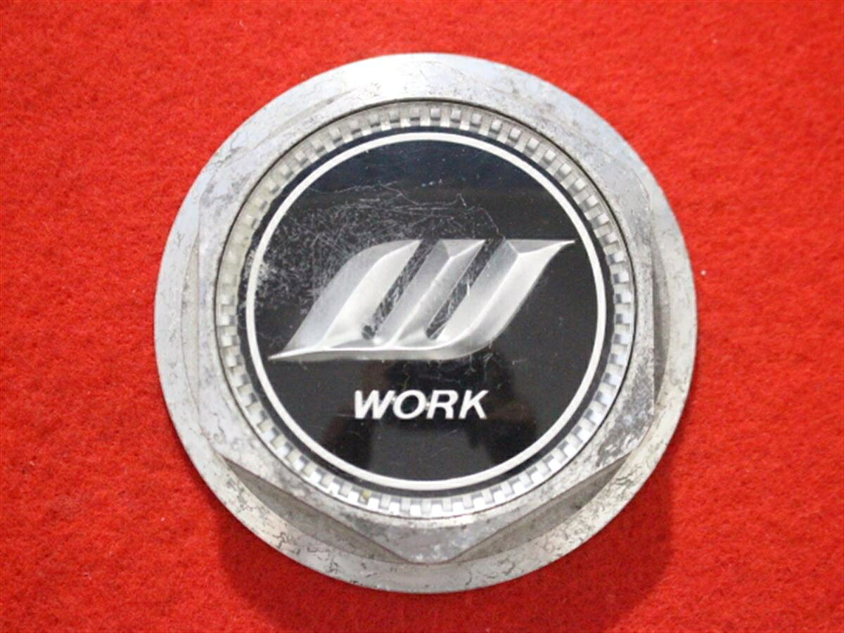 ●商品情報 WORK中古センターキャップ1枚の出品です。全体的にキズ、変色又はくすみがあります。アルミ製、素材色、黒色です。☆キャップを傷つけてしまった方、破損してしまった方、いつの間にか知らないうちに飛んで行って失くしてしまった方、経年劣化により使用出来なくなってしまった方など、単品でお探しの方におススメです！！☆【寸法・程度について】【程度について】キズ等の程度につきましては画像にてご確認ください。表記は省略させて頂いておりますのでご了解ください。【寸法】※すべて実測値です画像にてご確認下さい。測定個所は下記の部分となります。全幅(直径)・裏面取付部径・厚さ(高さ)ジャンクBP5200906商品 11000円+消費税 送料 1000円+消費税 社外 キャップ 商品番号 P005200906 （お問い合わせの際にはこの番号をお伝え下さい） 部品名 キャップ 証明書 無 保証書 なし 取扱説明書 無 当店評価 ジャンクB スペック 送料（税別） 1,000円 ※沖縄県や離島の場合は中継料が加算されます 当店は中古専門店です。商品画像をよくご確認の上ご購入下さい。 お気に召しませんでしたか？ 当店には数万点の商品があります。 他の商品もぜひご検討ください。 この店舗の他の商品も見てみる