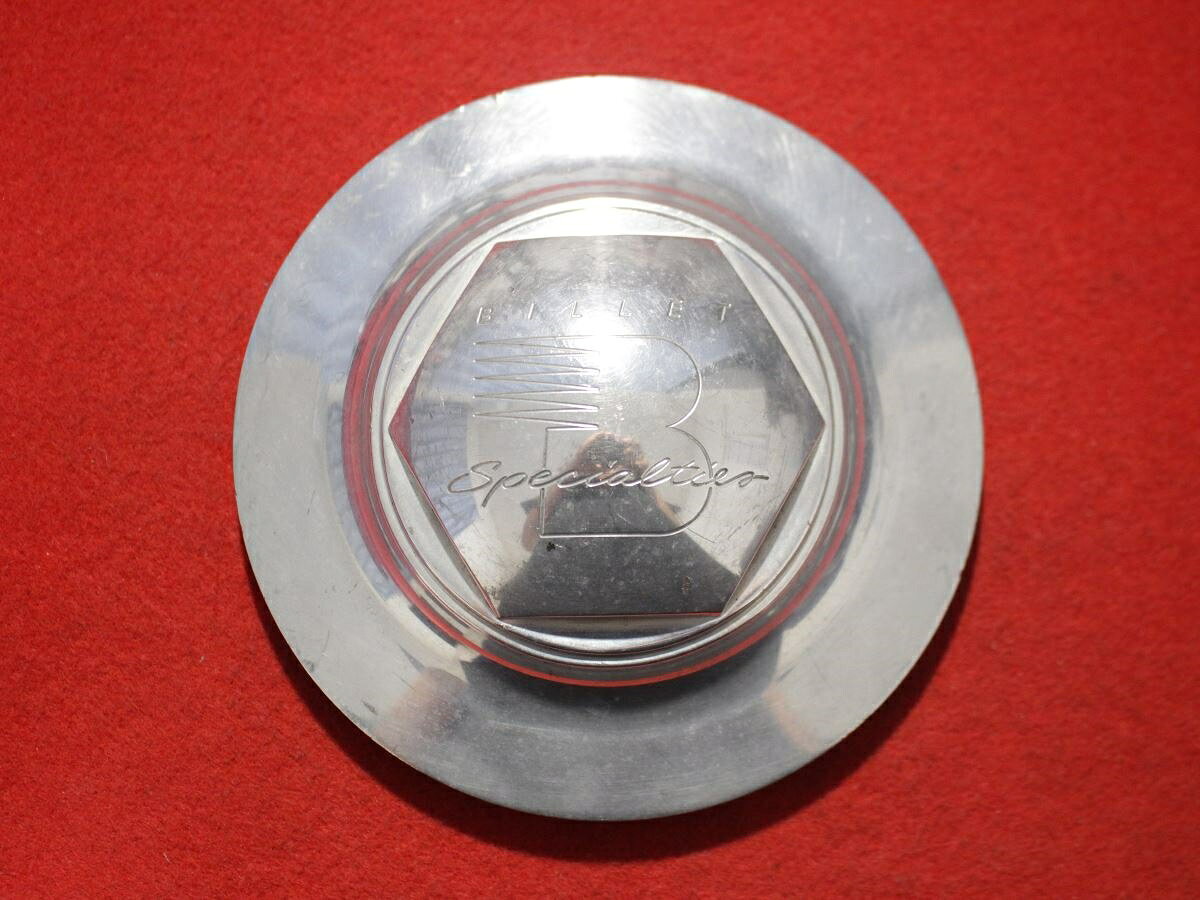 ●商品情報 BILLET SPECIALTIES ビレットスペシャリティーズ中古キャップ1枚の出品です。〇リングが劣化しています。交換が必要です。全体的にキズ、シミ、変色又はくすみがあります。アルミ製、メッキ色です。☆キャップを傷つけてしまった方、破損してしまった方、いつの間にか知らないうちに飛んで行って失くしてしまった方、経年劣化により使用出来なくなってしまった方など、単品でお探しの方におススメです！！☆【寸法・程度について】【程度について】キズ等の程度につきましては画像にてご確認ください。表記は省略させて頂いておりますのでご了解ください。【寸法】※すべて実測値です画像にてご確認下さい。測定個所は下記の部分となります。全幅(直径)・裏面取付部径・厚さ(高さ)ジャンクCP5203973送料 1100円（税込） 社外 キャップ 商品番号 P005203973 （お問い合わせの際にはこの番号をお伝え下さい） 部品名 キャップ 証明書 無 保証書 なし 取扱説明書 無 当店評価 ジャンクC スペック 送料（税別） 1,000円 ※沖縄県や離島の場合は中継料が加算されます 当店は中古専門店です。商品画像をよくご確認の上ご購入下さい。 お気に召しませんでしたか？ 当店には数万点の商品があります。 他の商品もぜひご検討ください。 この店舗の他の商品も見てみる