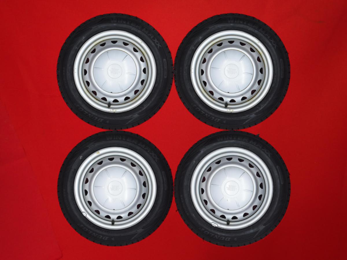 ダンロップ ウィンター MAXX 02(WM02) DUNLOP WINTER MAXX 02 185/60R15 84Q マルチスチール 〈センターハブキャップ付〉 6Jx15 +45 5/100 114.3 シルバー(銀色)系 ポロ シエンタ