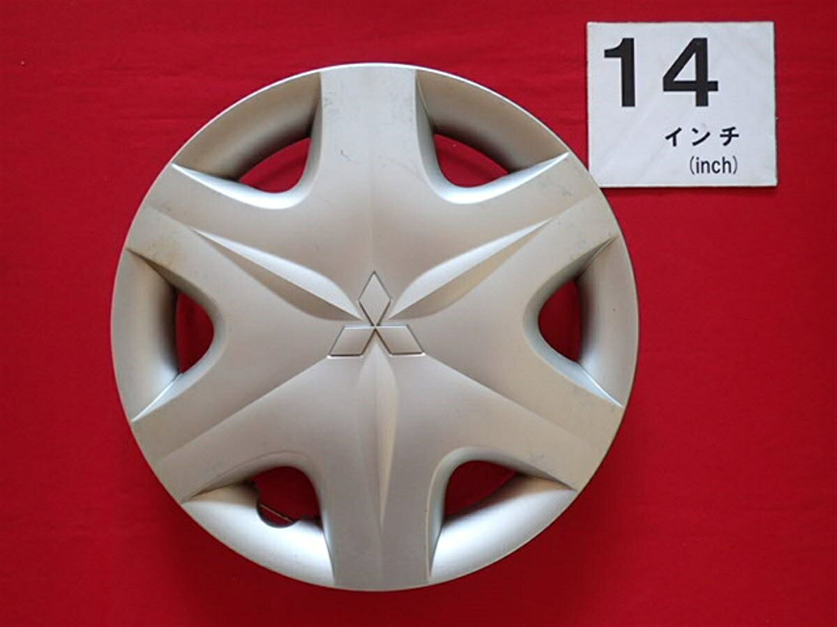 ●商品情報 ミツビシ コルト 14インチ純正中古フルホイールキャップ1枚の出品です。キャップの色はシルバー色です。全体的にキズ、変色またはくすみがあります。☆キャップを傷つけてしまった方、破損してしまった方、いつの間にか知らないうちに飛んで行って失くしてしまった方、経年劣化により使用出来なくなってしまった方など、単品でお探しの方におススメです！！☆【寸法・程度について】【程度について】キズ等の程度につきましては画像にてご確認ください。表記は省略させて頂いておりますのでご了解ください。【寸法】タイトル名のホイールサイズ(インチ)にてご確認下さい。他車種種流用をお考えのお客様はホイール形状により装着出来ない場合が御座いますのでご注意下さい。※マッチング等のご質問はご遠慮頂いております。ジャンクBP15599 ミツビシ 純正キャップ 商品番号 P000015599 （お問い合わせの際にはこの番号をお伝え下さい） 部品名 純正キャップ 証明書 無 保証書 なし 取扱説明書 無 当店評価 ジャンクB スペック 送料（税別） 1,000円 ※沖縄県や離島の場合は中継料が加算されます 当店は中古専門店です。商品画像をよくご確認の上ご購入下さい。 お気に召しませんでしたか？ 当店には数万点の商品があります。 他の商品もぜひご検討ください。 この店舗の他の商品も見てみる