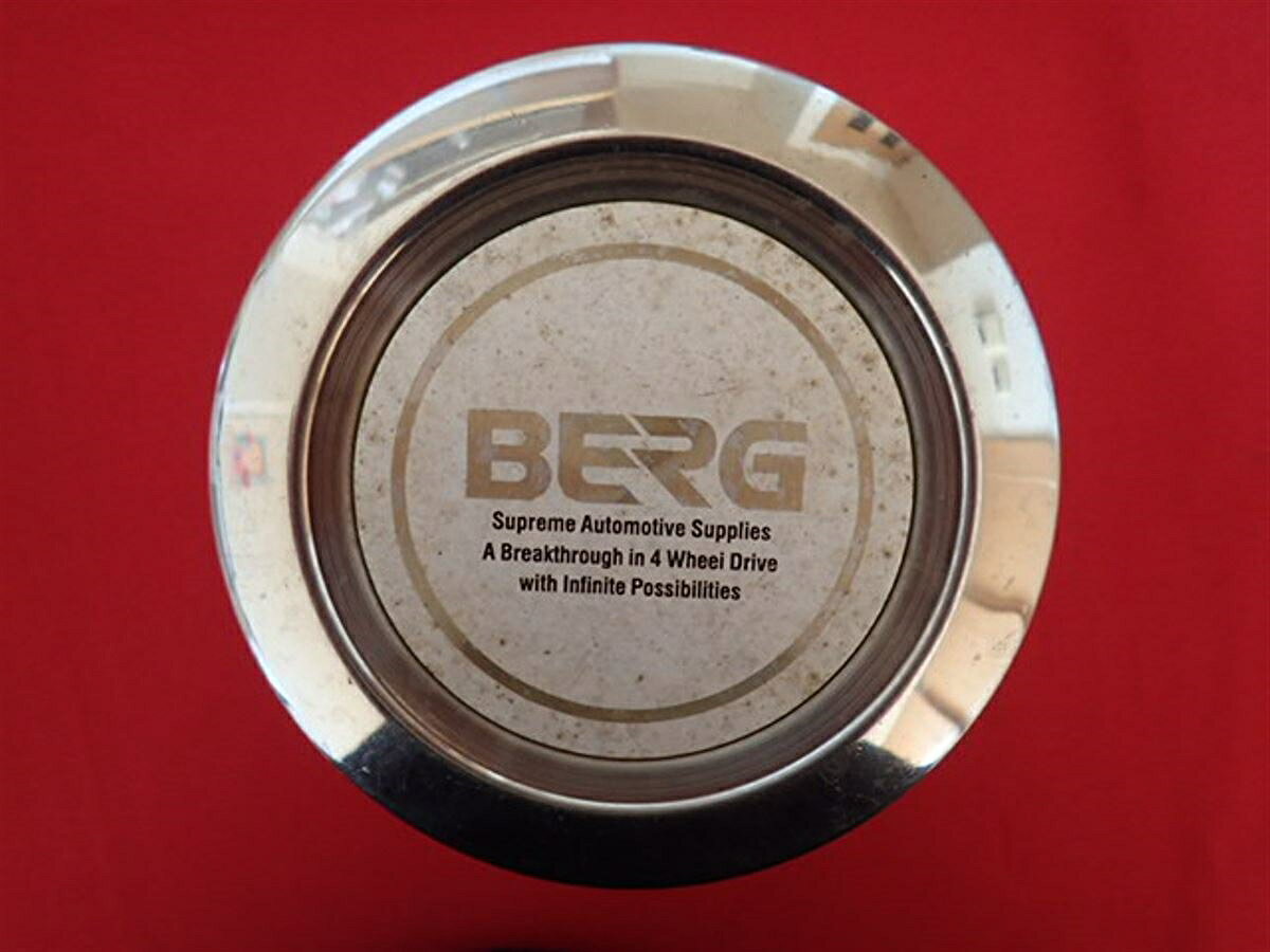 ●商品情報 BERG中古センターキャップ1枚の出品です。全体的にキズ、変色またはくすみ、へこみまたはひずみがあります。アルミ製、素材色です。☆キャップを傷つけてしまった方、破損してしまった方、いつの間にか知らないうちに飛んで行って失くしてしまった方、経年劣化により使用出来なくなってしまった方など、単品でお探しの方におススメです！！☆【寸法・程度について】【程度について】キズ等の程度につきましては画像にてご確認ください。表記は省略させて頂いておりますのでご了解ください。【寸法】※すべて実測値です画像にてご確認下さい。測定個所は下記の部分となります。全幅(直径)・裏面取付部径・厚さ(高さ)ジャンクCP5204491 社外 キャップ 商品番号 P005204491 （お問い合わせの際にはこの番号をお伝え下さい） 部品名 キャップ 証明書 無 保証書 なし 取扱説明書 無 当店評価 ジャンクC スペック 送料（税別） 1,000円 ※沖縄県や離島の場合は中継料が加算されます 当店は中古専門店です。商品画像をよくご確認の上ご購入下さい。 お気に召しませんでしたか？ 当店には数万点の商品があります。 他の商品もぜひご検討ください。 この店舗の他の商品も見てみる