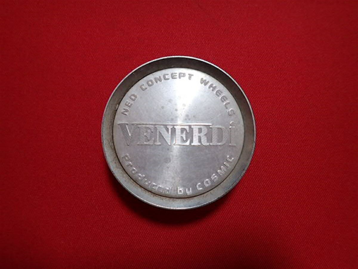 ●商品情報 VENERDI 中古センターキャップ1枚の出品です。全体的にキズ、変色またはくすみがあります。アルミ製、素材色です。刻印 C015 ＞ABS＜☆キャップを傷つけてしまった方、破損してしまった方、いつの間にか知らないうちに飛んで行って失くしてしまった方、経年劣化により使用出来なくなってしまった方など、単品でお探しの方におススメです！！☆【寸法・程度について】【程度について】キズ等の程度につきましては画像にてご確認ください。表記は省略させて頂いておりますのでご了解ください。【寸法】※すべて実測値です画像にてご確認下さい。測定個所は下記の部分となります。全幅(直径)・裏面取付部径・厚さ(高さ)ジャンクBP5204560 社外 キャップ 商品番号 P005204560 （お問い合わせの際にはこの番号をお伝え下さい） 部品名 キャップ 証明書 無 保証書 なし 取扱説明書 無 当店評価 ジャンクB スペック 送料（税別） 1,000円 ※沖縄県や離島の場合は中継料が加算されます 当店は中古専門店です。商品画像をよくご確認の上ご購入下さい。 お気に召しませんでしたか？ 当店には数万点の商品があります。 他の商品もぜひご検討ください。 この店舗の他の商品も見てみる