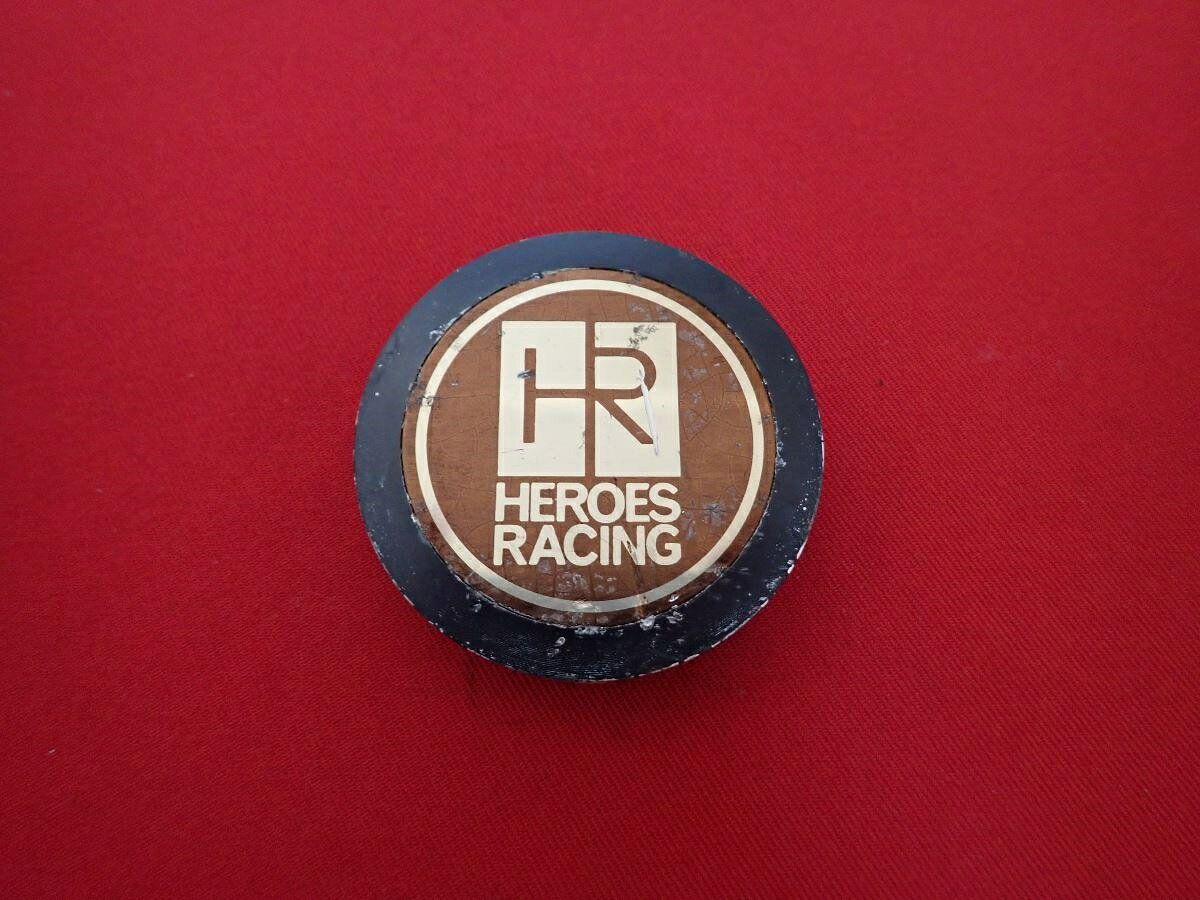 ●商品情報 HEROES RACING 中古センターキャップ1枚の出品です。全体的にキズ、変色またはくすみがあります。アルミ製、茶色×黒色です。☆キャップを傷つけてしまった方、破損してしまった方、いつの間にか知らないうちに飛んで行って失くしてしまった方、経年劣化により使用出来なくなってしまった方など、単品でお探しの方におススメです！！☆【寸法・程度について】【程度について】キズ等の程度につきましては画像にてご確認ください。表記は省略させて頂いておりますのでご了解ください。【寸法】※すべて実測値です画像にてご確認下さい。測定個所は下記の部分となります。全幅(直径)・裏面取付部径・厚さ(高さ)ジャンクCP5204774 社外 キャップ 商品番号 P005204774 （お問い合わせの際にはこの番号をお伝え下さい） 部品名 キャップ 証明書 無 保証書 なし 取扱説明書 無 当店評価 ジャンクC スペック 送料（税別） 1,000円 ※沖縄県や離島の場合は中継料が加算されます 当店は中古専門店です。商品画像をよくご確認の上ご購入下さい。 お気に召しませんでしたか？ 当店には数万点の商品があります。 他の商品もぜひご検討ください。 この店舗の他の商品も見てみる