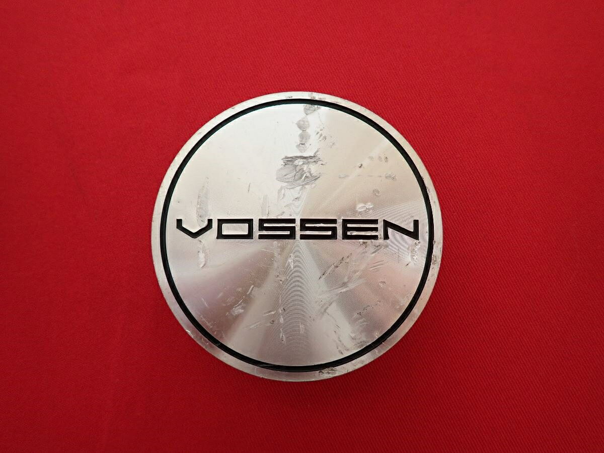 ●商品情報 VOSSEN 中古センターキャップ1枚の出品です。全体的にキズ、変色またはくすみがあります。アルミ製、素材色です。☆キャップを傷つけてしまった方、破損してしまった方、いつの間にか知らないうちに飛んで行って失くしてしまった方、経年劣化により使用出来なくなってしまった方など、単品でお探しの方におススメです！！☆【寸法・程度について】【程度について】キズ等の程度につきましては画像にてご確認ください。表記は省略させて頂いておりますのでご了解ください。【寸法】※すべて実測値です画像にてご確認下さい。測定個所は下記の部分となります。全幅(直径)・裏面取付部径・厚さ(高さ)ジャンクCP5204785 社外 キャップ 商品番号 P005204785 （お問い合わせの際にはこの番号をお伝え下さい） 部品名 キャップ 証明書 無 保証書 なし 取扱説明書 無 当店評価 ジャンクC スペック 送料（税別） 1,000円 ※沖縄県や離島の場合は中継料が加算されます 当店は中古専門店です。商品画像をよくご確認の上ご購入下さい。 お気に召しませんでしたか？ 当店には数万点の商品があります。 他の商品もぜひご検討ください。 この店舗の他の商品も見てみる