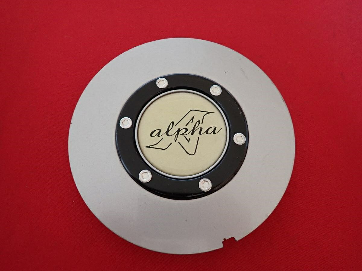 ●商品情報 Alpha 中古センターキャップ1枚の出品です。全体的にキズ、変色またはくすみがあります。プラスチック製、銀色×黒色×金色です。刻印 08089 1-011☆キャップを傷つけてしまった方、破損してしまった方、いつの間にか知らないうちに飛んで行って失くしてしまった方、経年劣化により使用出来なくなってしまった方など、単品でお探しの方におススメです！！☆【寸法・程度について】【程度について】キズ等の程度につきましては画像にてご確認ください。表記は省略させて頂いておりますのでご了解ください。【寸法】※すべて実測値です画像にてご確認下さい。測定個所は下記の部分となります。全幅(直径)・裏面取付部径・厚さ(高さ)ジャンクBP5204871 社外 キャップ 商品番号 P005204871 （お問い合わせの際にはこの番号をお伝え下さい） 部品名 キャップ 証明書 無 保証書 なし 取扱説明書 無 当店評価 ジャンクB スペック 送料（税別） 1,000円 ※沖縄県や離島の場合は中継料が加算されます 当店は中古専門店です。商品画像をよくご確認の上ご購入下さい。 お気に召しませんでしたか？ 当店には数万点の商品があります。 他の商品もぜひご検討ください。 この店舗の他の商品も見てみる