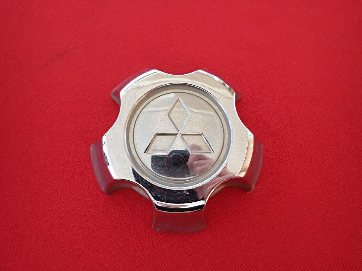 ●商品情報 ミツビシ パジェロミニ 中古センターキャップ1枚の出品です。全体的にキズ、変色またはくすみがあります。鉄製、銀色です。刻印 2 MR150478☆キャップを傷つけてしまった方、破損してしまった方、いつの間にか知らないうちに飛んで行って失くしてしまった方、経年劣化により使用出来なくなってしまった方など、単品でお探しの方におススメです！！☆【寸法・程度について】【程度について】キズ等の程度につきましては画像にてご確認ください。表記は省略させて頂いておりますのでご了解ください。【寸法】※すべて実測値です画像にてご確認下さい。測定個所は下記の部分となります。全幅(直径)・裏面取付部径・厚さ(高さ)ジャンクCP5205167 ミツビシ 純正キャップ 商品番号 P005205167 （お問い合わせの際にはこの番号をお伝え下さい） 部品名 純正キャップ 証明書 無 保証書 なし 取扱説明書 無 当店評価 ジャンクC スペック 送料（税別） 1,000円 ※沖縄県や離島の場合は中継料が加算されます 当店は中古専門店です。商品画像をよくご確認の上ご購入下さい。 お気に召しませんでしたか？ 当店には数万点の商品があります。 他の商品もぜひご検討ください。 この店舗の他の商品も見てみる