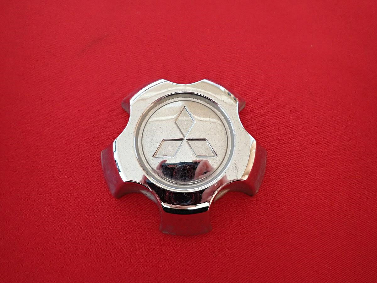 ●商品情報 ミツビシ パジェロミニ 中古センターキャップ1枚の出品です。全体的にキズ、変色またはくすみがあります。鉄製、銀色です。刻印 2 MR150478☆キャップを傷つけてしまった方、破損してしまった方、いつの間にか知らないうちに飛んで行って失くしてしまった方、経年劣化により使用出来なくなってしまった方など、単品でお探しの方におススメです！！☆【寸法・程度について】【程度について】キズ等の程度につきましては画像にてご確認ください。表記は省略させて頂いておりますのでご了解ください。【寸法】※すべて実測値です画像にてご確認下さい。測定個所は下記の部分となります。全幅(直径)・裏面取付部径・厚さ(高さ)ジャンクCP5205168 ミツビシ 純正キャップ 商品番号 P005205168 （お問い合わせの際にはこの番号をお伝え下さい） 部品名 純正キャップ 証明書 無 保証書 なし 取扱説明書 無 当店評価 ジャンクC スペック 送料（税別） 1,000円 ※沖縄県や離島の場合は中継料が加算されます 当店は中古専門店です。商品画像をよくご確認の上ご購入下さい。 お気に召しませんでしたか？ 当店には数万点の商品があります。 他の商品もぜひご検討ください。 この店舗の他の商品も見てみる