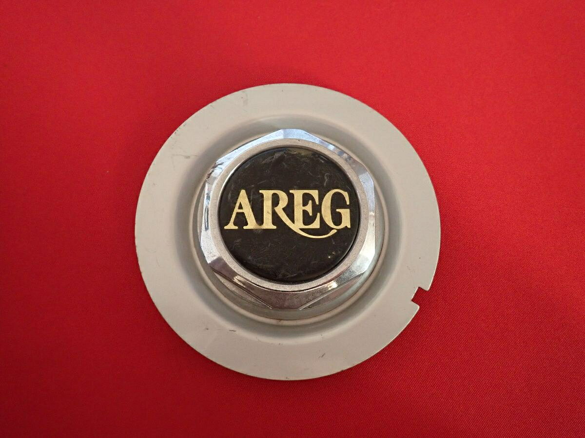 ●商品情報 AREG 中古センターキャップ1枚の出品です。全体的にキズ、変色またはくすみ、ハゲまたは色の浮きがあります。アルミ製、素材色×黒色です。刻印 187-R☆キャップを傷つけてしまった方、破損してしまった方、いつの間にか知らないうちに飛んで行って失くしてしまった方、経年劣化により使用出来なくなってしまった方など、単品でお探しの方におススメです！！☆【寸法・程度について】【程度について】キズ等の程度につきましては画像にてご確認ください。表記は省略させて頂いておりますのでご了解ください。【寸法】※すべて実測値です画像にてご確認下さい。測定個所は下記の部分となります。全幅(直径)・裏面取付部径・厚さ(高さ)ジャンクCP5205726 社外 キャップ 商品番号 P005205726 （お問い合わせの際にはこの番号をお伝え下さい） 部品名 キャップ 証明書 無 保証書 なし 取扱説明書 無 当店評価 ジャンクC スペック 送料（税別） 1,000円 ※沖縄県や離島の場合は中継料が加算されます 当店は中古専門店です。商品画像をよくご確認の上ご購入下さい。 お気に召しませんでしたか？ 当店には数万点の商品があります。 他の商品もぜひご検討ください。 この店舗の他の商品も見てみる