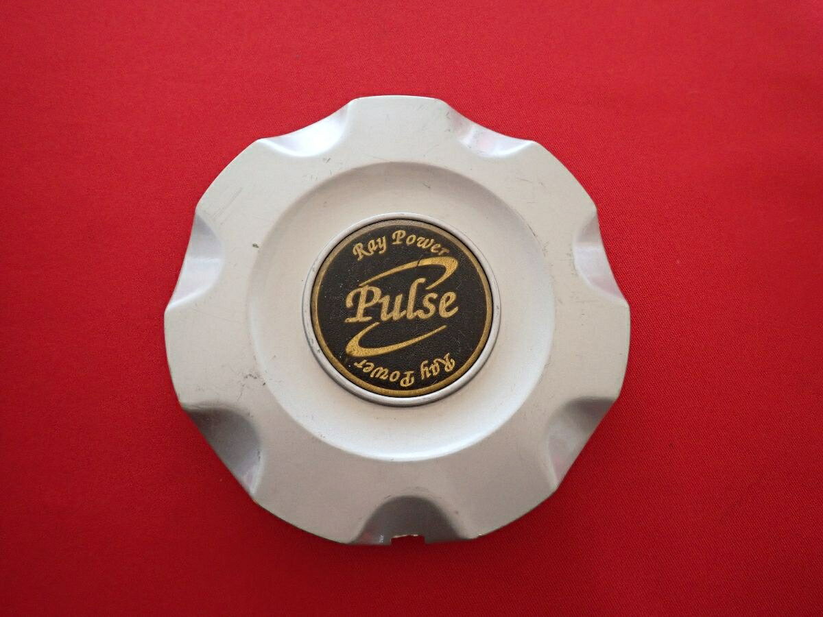 ●商品情報 Ray Power Pulse 中古センターキャップ1枚の出品です。全体的にキズ、変色またはくすみ、へこみまたはひずみがあります。プラスチック製、銀色×黒色です。☆キャップを傷つけてしまった方、破損してしまった方、いつの間にか知らないうちに飛んで行って失くしてしまった方、経年劣化により使用出来なくなってしまった方など、単品でお探しの方におススメです！！☆【寸法・程度について】【程度について】キズ等の程度につきましては画像にてご確認ください。表記は省略させて頂いておりますのでご了解ください。【寸法】※すべて実測値です画像にてご確認下さい。測定個所は下記の部分となります。全幅(直径)・裏面取付部径・厚さ(高さ)ジャンクCP5205737 社外 キャップ 商品番号 P005205737 （お問い合わせの際にはこの番号をお伝え下さい） 部品名 キャップ 証明書 無 保証書 なし 取扱説明書 無 当店評価 ジャンクC スペック 送料（税別） 1,000円 ※沖縄県や離島の場合は中継料が加算されます 当店は中古専門店です。商品画像をよくご確認の上ご購入下さい。 お気に召しませんでしたか？ 当店には数万点の商品があります。 他の商品もぜひご検討ください。 この店舗の他の商品も見てみる