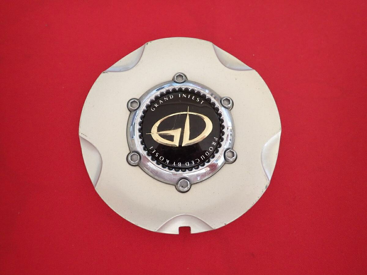 ●商品情報 KOSEI GRAND INFEST コーセイ グランド インフェスト中古センターキャップ1枚の出品です。全体的にキズ、変色またはくすみがあります。プラスチック製、金色×黒色です。刻印 GRAND INFEST M5 BASE CAP☆キャップを傷つけてしまった方、破損してしまった方、いつの間にか知らないうちに飛んで行って失くしてしまった方、経年劣化により使用出来なくなってしまった方など、単品でお探しの方におススメです！！☆【寸法・程度について】【程度について】キズ等の程度につきましては画像にてご確認ください。表記は省略させて頂いておりますのでご了解ください。【寸法】※すべて実測値です画像にてご確認下さい。測定個所は下記の部分となります。全幅(直径)・裏面取付部径・厚さ(高さ)ジャンクCP5205839 社外 キャップ 商品番号 P005205839 （お問い合わせの際にはこの番号をお伝え下さい） 部品名 キャップ 証明書 無 保証書 なし 取扱説明書 無 当店評価 ジャンクC スペック 送料（税別） 1,000円 ※沖縄県や離島の場合は中継料が加算されます 当店は中古専門店です。商品画像をよくご確認の上ご購入下さい。 お気に召しませんでしたか？ 当店には数万点の商品があります。 他の商品もぜひご検討ください。 この店舗の他の商品も見てみる