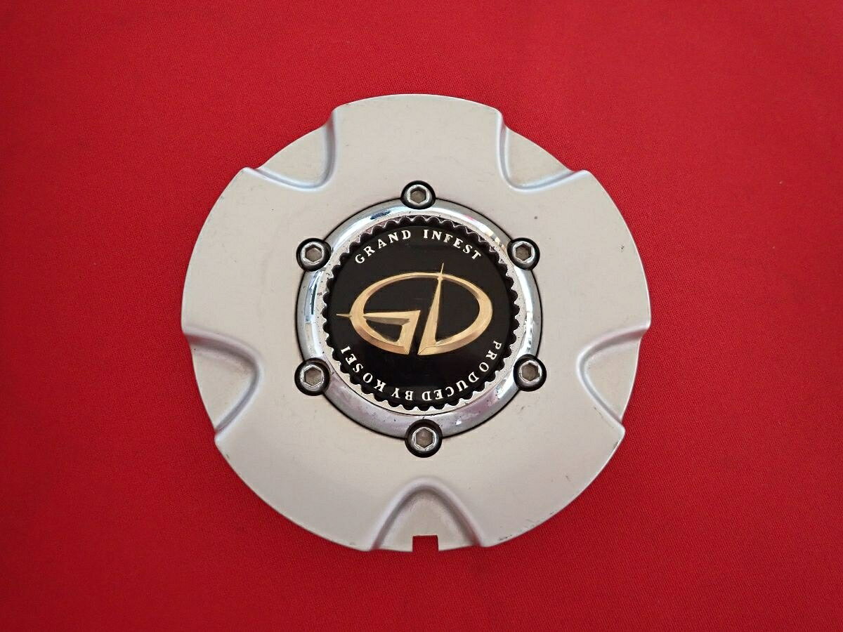 ●商品情報 KOSEI GRAND INFEST コーセイ グランド インフェスト中古センターキャップ1枚の出品です。全体的にキズ、変色またはくすみがあります。プラスチック製、銀色×黒色です。刻印 GRAND INFEST M9☆キャップを傷つけてしまった方、破損してしまった方、いつの間にか知らないうちに飛んで行って失くしてしまった方、経年劣化により使用出来なくなってしまった方など、単品でお探しの方におススメです！！☆【寸法・程度について】【程度について】キズ等の程度につきましては画像にてご確認ください。表記は省略させて頂いておりますのでご了解ください。【寸法】※すべて実測値です画像にてご確認下さい。測定個所は下記の部分となります。全幅(直径)・裏面取付部径・厚さ(高さ)ジャンクCP5205841 社外 キャップ 商品番号 P005205841 （お問い合わせの際にはこの番号をお伝え下さい） 部品名 キャップ 証明書 無 保証書 なし 取扱説明書 無 当店評価 ジャンクC スペック 送料（税別） 1,000円 ※沖縄県や離島の場合は中継料が加算されます 当店は中古専門店です。商品画像をよくご確認の上ご購入下さい。 お気に召しませんでしたか？ 当店には数万点の商品があります。 他の商品もぜひご検討ください。 この店舗の他の商品も見てみる