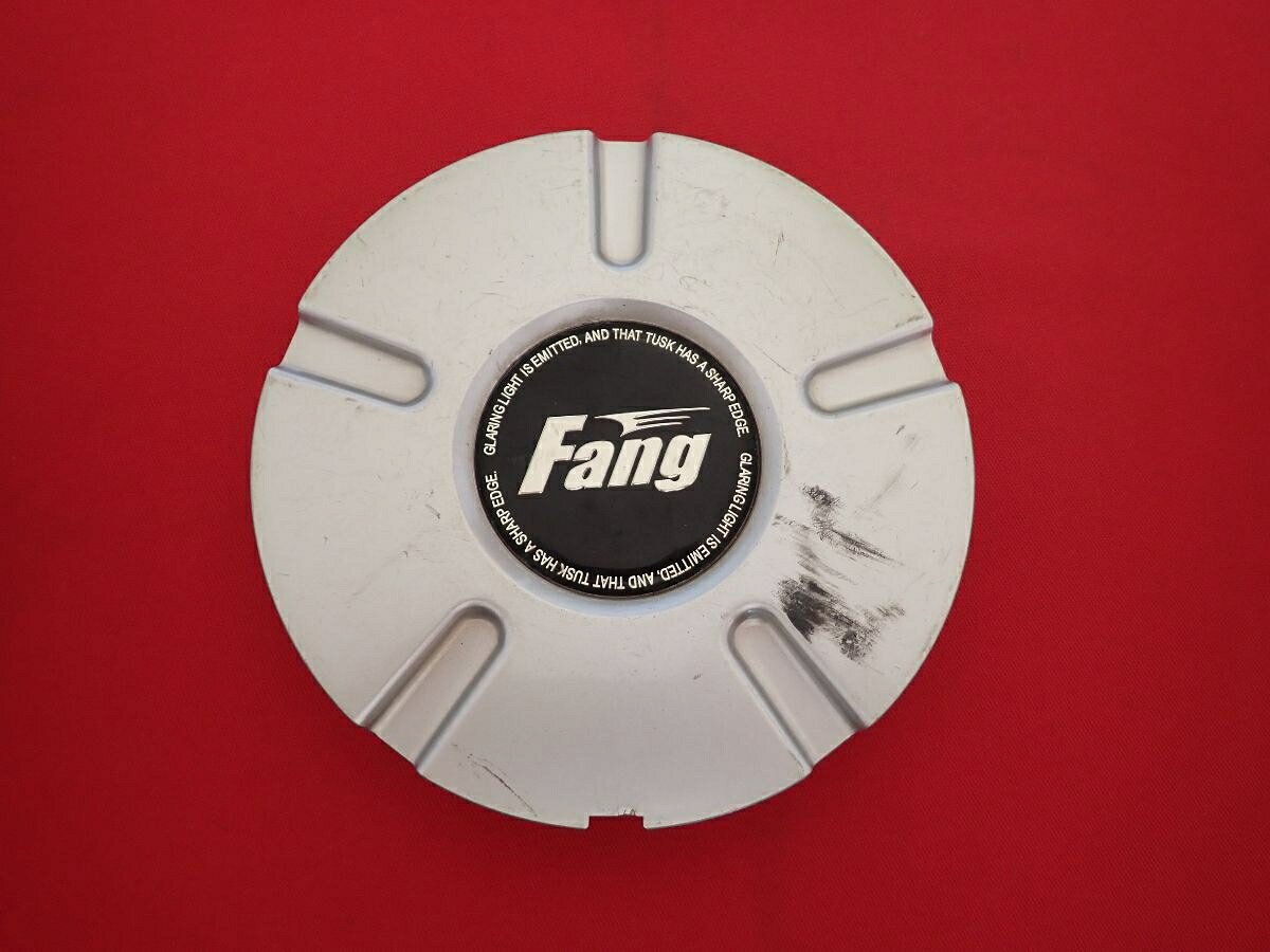 ●商品情報 Fang 中古センターキャップ1枚の出品です。全体的にキズ、変色またはくすみがあります。プラスチック製、銀色×黒色です。刻印 BC-490 ＞ABS+PC＜☆キャップを傷つけてしまった方、破損してしまった方、いつの間にか知らないうちに飛んで行って失くしてしまった方、経年劣化により使用出来なくなってしまった方など、単品でお探しの方におススメです！！☆【寸法・程度について】【程度について】キズ等の程度につきましては画像にてご確認ください。表記は省略させて頂いておりますのでご了解ください。【寸法】※すべて実測値です画像にてご確認下さい。測定個所は下記の部分となります。全幅(直径)・裏面取付部径・厚さ(高さ)ジャンクCP5205861 社外 キャップ 商品番号 P005205861 （お問い合わせの際にはこの番号をお伝え下さい） 部品名 キャップ 証明書 無 保証書 なし 取扱説明書 無 当店評価 ジャンクC スペック 送料（税別） 1,000円 ※沖縄県や離島の場合は中継料が加算されます 当店は中古専門店です。商品画像をよくご確認の上ご購入下さい。 お気に召しませんでしたか？ 当店には数万点の商品があります。 他の商品もぜひご検討ください。 この店舗の他の商品も見てみる