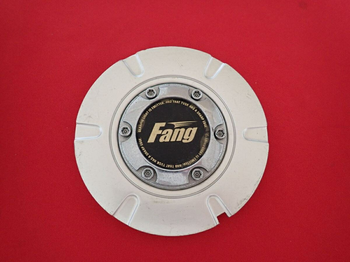 ●商品情報 Fang 中古センターキャップ1枚の出品です。全体的にキズ、変色またはくすみ、ハゲまたは色の浮きがあります。プラスチック製、銀色×黒色です。☆キャップを傷つけてしまった方、破損してしまった方、いつの間にか知らないうちに飛んで行って失くしてしまった方、経年劣化により使用出来なくなってしまった方など、単品でお探しの方におススメです！！☆【寸法・程度について】【程度について】キズ等の程度につきましては画像にてご確認ください。表記は省略させて頂いておりますのでご了解ください。【寸法】※すべて実測値です画像にてご確認下さい。測定個所は下記の部分となります。全幅(直径)・裏面取付部径・厚さ(高さ)ジャンクCP5205914 社外 キャップ 商品番号 P005205914 （お問い合わせの際にはこの番号をお伝え下さい） 部品名 キャップ 証明書 無 保証書 なし 取扱説明書 無 当店評価 ジャンクC スペック 送料（税別） 1,000円 ※沖縄県や離島の場合は中継料が加算されます 当店は中古専門店です。商品画像をよくご確認の上ご購入下さい。 お気に召しませんでしたか？ 当店には数万点の商品があります。 他の商品もぜひご検討ください。 この店舗の他の商品も見てみる
