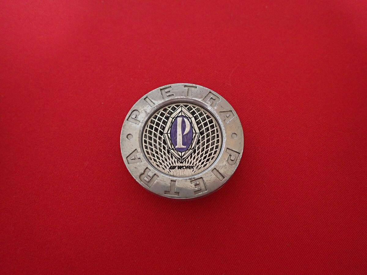 ●商品情報 WORK PIETRA ワーク ピエトラ中古センターキャップ1枚の出品です。全体的にキズ、変色またはくすみがあります。プラスチック製、メッキ色×黒色×紫色です。刻印 1860K60☆キャップを傷つけてしまった方、破損してしまった方、いつの間にか知らないうちに飛んで行って失くしてしまった方、経年劣化により使用出来なくなってしまった方など、単品でお探しの方におススメです！！☆【寸法・程度について】【程度について】キズ等の程度につきましては画像にてご確認ください。表記は省略させて頂いておりますのでご了解ください。【寸法】※すべて実測値です画像にてご確認下さい。測定個所は下記の部分となります。全幅(直径)・裏面取付部径・厚さ(高さ)ジャンクCP5205934 社外 キャップ 商品番号 P005205934 （お問い合わせの際にはこの番号をお伝え下さい） 部品名 キャップ 証明書 無 保証書 なし 取扱説明書 無 当店評価 ジャンクC スペック 送料（税別） 1,000円 ※沖縄県や離島の場合は中継料が加算されます 当店は中古専門店です。商品画像をよくご確認の上ご購入下さい。 お気に召しませんでしたか？ 当店には数万点の商品があります。 他の商品もぜひご検討ください。 この店舗の他の商品も見てみる