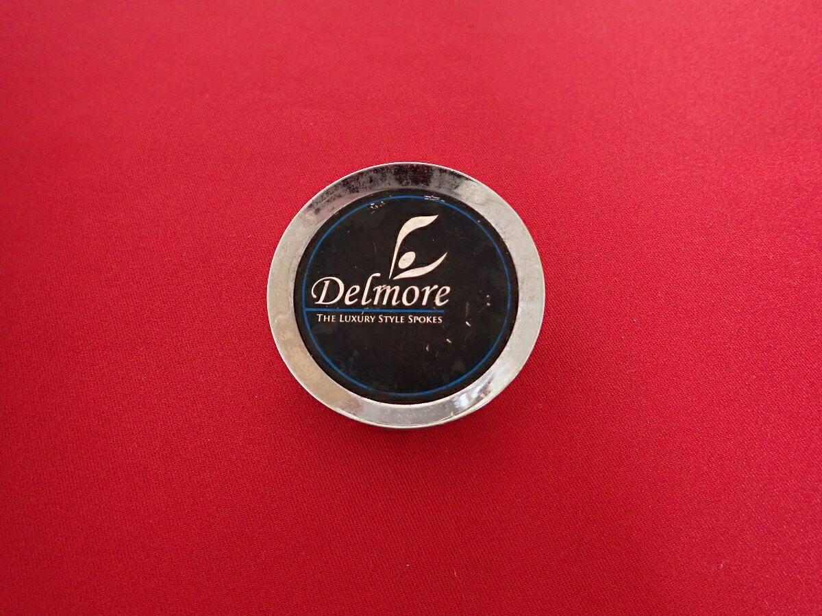 ●商品情報 WEDS Delmore ウェッズ デルモア中古センターキャップ1枚の出品です。全体的にキズ、変色またはくすみがあります。プラスチック製、メッキ色×黒色です。刻印 C849☆キャップを傷つけてしまった方、破損してしまった方、いつの間にか知らないうちに飛んで行って失くしてしまった方、経年劣化により使用出来なくなってしまった方など、単品でお探しの方におススメです！！☆【寸法・程度について】【程度について】キズ等の程度につきましては画像にてご確認ください。表記は省略させて頂いておりますのでご了解ください。【寸法】※すべて実測値です画像にてご確認下さい。測定個所は下記の部分となります。全幅(直径)・裏面取付部径・厚さ(高さ)ジャンクCP5206007 社外 キャップ 商品番号 P005206007 （お問い合わせの際にはこの番号をお伝え下さい） 部品名 キャップ 証明書 無 保証書 なし 取扱説明書 無 当店評価 ジャンクC スペック 送料（税別） 1,000円 ※沖縄県や離島の場合は中継料が加算されます 当店は中古専門店です。商品画像をよくご確認の上ご購入下さい。 お気に召しませんでしたか？ 当店には数万点の商品があります。 他の商品もぜひご検討ください。 この店舗の他の商品も見てみる