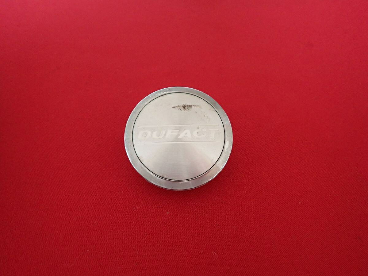 ●商品情報 DUFACT デュファクト 中古センターキャップ1枚の出品です。全体的にキズ、変色またはくすみ、へこみまたはひずみがあります。プラスチック製、メッキ色です。刻印 PCM12 C-298-1☆キャップを傷つけてしまった方、破損してしまった方、いつの間にか知らないうちに飛んで行って失くしてしまった方、経年劣化により使用出来なくなってしまった方など、単品でお探しの方におススメです！！☆【寸法・程度について】【程度について】キズ等の程度につきましては画像にてご確認ください。表記は省略させて頂いておりますのでご了解ください。【寸法】※すべて実測値です画像にてご確認下さい。測定個所は下記の部分となります。全幅(直径)・裏面取付部径・厚さ(高さ)ジャンクCP5206154 社外 キャップ 商品番号 P005206154 （お問い合わせの際にはこの番号をお伝え下さい） 部品名 キャップ 証明書 無 保証書 なし 取扱説明書 無 当店評価 ジャンクC スペック 送料（税別） 1,000円 ※沖縄県や離島の場合は中継料が加算されます 当店は中古専門店です。商品画像をよくご確認の上ご購入下さい。 お気に召しませんでしたか？ 当店には数万点の商品があります。 他の商品もぜひご検討ください。 この店舗の他の商品も見てみる