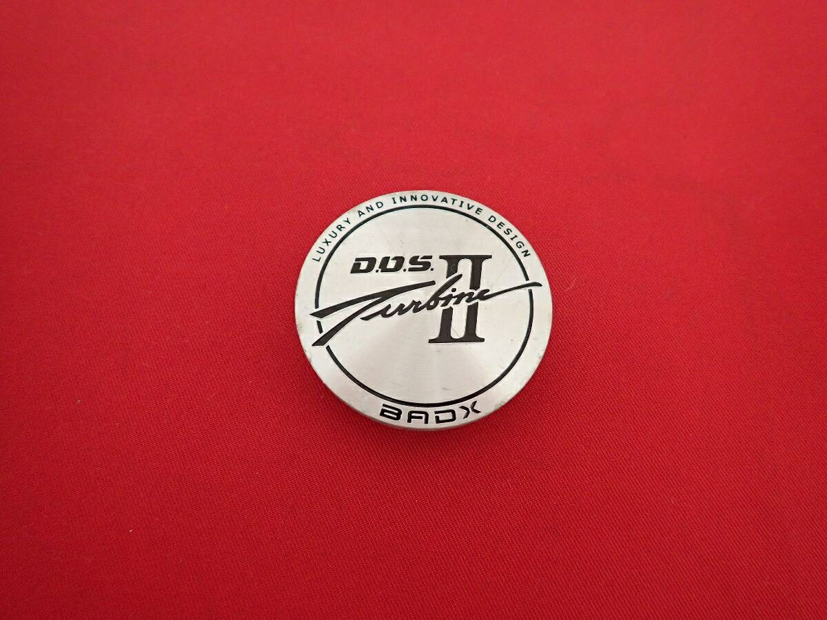 ●商品情報 BADX D.O.S. Turbine Ⅱ 中古センターキャップ1枚の出品です。全体的にキズ、変色またはくすみがあります。プラスチック製、銀色です。刻印 1487K60 S905-26☆キャップを傷つけてしまった方、破損してしまった方、いつの間にか知らないうちに飛んで行って失くしてしまった方、経年劣化により使用出来なくなってしまった方など、単品でお探しの方におススメです！！☆【寸法・程度について】【程度について】キズ等の程度につきましては画像にてご確認ください。表記は省略させて頂いておりますのでご了解ください。【寸法】※すべて実測値です画像にてご確認下さい。測定個所は下記の部分となります。全幅(直径)・裏面取付部径・厚さ(高さ)ジャンクCP5206376 社外 キャップ 商品番号 P005206376 （お問い合わせの際にはこの番号をお伝え下さい） 部品名 キャップ 証明書 無 保証書 なし 取扱説明書 無 当店評価 ジャンクC スペック 送料（税別） 1,000円 ※沖縄県や離島の場合は中継料が加算されます 当店は中古専門店です。商品画像をよくご確認の上ご購入下さい。 お気に召しませんでしたか？ 当店には数万点の商品があります。 他の商品もぜひご検討ください。 この店舗の他の商品も見てみる