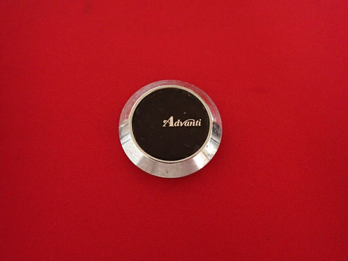 ●商品情報 Advanti 中古センターキャップ1枚の出品です。全体的にキズ、変色またはくすみがあります。プラスチック製、メッキ色×黒色です。刻印 PCJ47 PCD120☆キャップを傷つけてしまった方、破損してしまった方、いつの間にか知らないうちに飛んで行って失くしてしまった方、経年劣化により使用出来なくなってしまった方など、単品でお探しの方におススメです！！☆【寸法・程度について】【程度について】キズ等の程度につきましては画像にてご確認ください。表記は省略させて頂いておりますのでご了解ください。【寸法】※すべて実測値です画像にてご確認下さい。測定個所は下記の部分となります。全幅(直径)・裏面取付部径・厚さ(高さ)ジャンクCP5206520 社外 キャップ 商品番号 P005206520 （お問い合わせの際にはこの番号をお伝え下さい） 部品名 キャップ 証明書 無 保証書 なし 取扱説明書 無 当店評価 ジャンクC スペック 送料（税別） 1,000円 ※沖縄県や離島の場合は中継料が加算されます 当店は中古専門店です。商品画像をよくご確認の上ご購入下さい。 お気に召しませんでしたか？ 当店には数万点の商品があります。 他の商品もぜひご検討ください。 この店舗の他の商品も見てみる