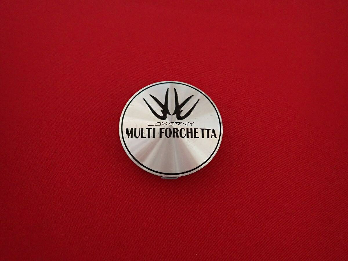 ●商品情報 BADX LOXARNY MULTI FORCHETTA中古センターキャップ1枚の出品です。全体的にキズがあります。プラスチック製、銀色です。刻印 893S01 S1105-06-67☆キャップを傷つけてしまった方、破損してしまった方、いつの間にか知らないうちに飛んで行って失くしてしまった方、経年劣化により使用出来なくなってしまった方など、単品でお探しの方におススメです！！☆【寸法・程度について】【程度について】キズ等の程度につきましては画像にてご確認ください。表記は省略させて頂いておりますのでご了解ください。【寸法】※すべて実測値です画像にてご確認下さい。測定個所は下記の部分となります。全幅(直径)・裏面取付部径・厚さ(高さ)ジャンクCP5206579 社外 キャップ 商品番号 P005206579 （お問い合わせの際にはこの番号をお伝え下さい） 部品名 キャップ 証明書 無 保証書 なし 取扱説明書 無 当店評価 ジャンクC スペック 送料（税別） 1,000円 ※沖縄県や離島の場合は中継料が加算されます 当店は中古専門店です。商品画像をよくご確認の上ご購入下さい。 お気に召しませんでしたか？ 当店には数万点の商品があります。 他の商品もぜひご検討ください。 この店舗の他の商品も見てみる