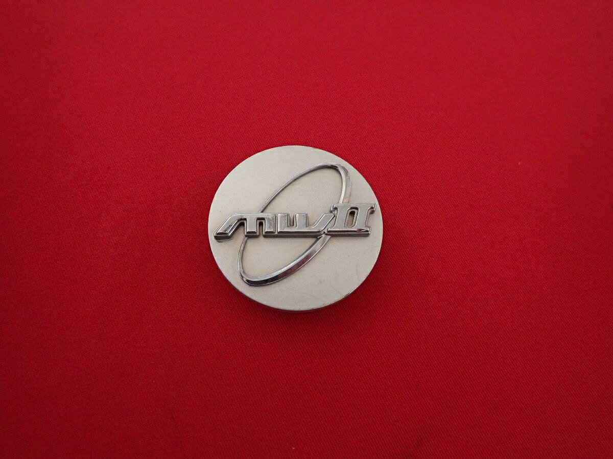 ●商品情報 MUVⅡ 中古センターキャップ1枚の出品です。全体的にキズがあります。プラスチック製、銀色です。刻印 CS23 CAP M-650☆キャップを傷つけてしまった方、破損してしまった方、いつの間にか知らないうちに飛んで行って失くしてしまった方、経年劣化により使用出来なくなってしまった方など、単品でお探しの方におススメです！！☆【寸法・程度について】【程度について】キズ等の程度につきましては画像にてご確認ください。表記は省略させて頂いておりますのでご了解ください。【寸法】※すべて実測値です画像にてご確認下さい。測定個所は下記の部分となります。全幅(直径)・裏面取付部径・厚さ(高さ)ジャンクCP5206662 社外 キャップ 商品番号 P005206662 （お問い合わせの際にはこの番号をお伝え下さい） 部品名 キャップ 証明書 無 保証書 なし 取扱説明書 無 当店評価 ジャンクC スペック 送料（税別） 1,000円 ※沖縄県や離島の場合は中継料が加算されます 当店は中古専門店です。商品画像をよくご確認の上ご購入下さい。 お気に召しませんでしたか？ 当店には数万点の商品があります。 他の商品もぜひご検討ください。 この店舗の他の商品も見てみる