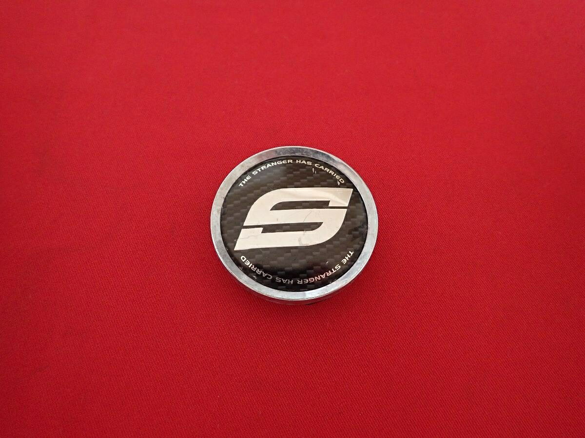 ●商品情報 STRENGER 中古センターキャップ1枚の出品です。全体的にキズ、へこみまたはひずみ、変色またはくすみがあります。プラスチック製、メッキ色×黒色×グレー色です。刻印 1149K60☆キャップを傷つけてしまった方、破損してしまった方、いつの間にか知らないうちに飛んで行って失くしてしまった方、経年劣化により使用出来なくなってしまった方など、単品でお探しの方におススメです！！☆【寸法・程度について】【程度について】キズ等の程度につきましては画像にてご確認ください。表記は省略させて頂いておりますのでご了解ください。【寸法】※すべて実測値です画像にてご確認下さい。測定個所は下記の部分となります。全幅(直径)・裏面取付部径・厚さ(高さ)ジャンクCP5206669 社外 キャップ 商品番号 P005206669 （お問い合わせの際にはこの番号をお伝え下さい） 部品名 キャップ 証明書 無 保証書 なし 取扱説明書 無 当店評価 ジャンクC スペック 送料（税別） 1,000円 ※沖縄県や離島の場合は中継料が加算されます 当店は中古専門店です。商品画像をよくご確認の上ご購入下さい。 お気に召しませんでしたか？ 当店には数万点の商品があります。 他の商品もぜひご検討ください。 この店舗の他の商品も見てみる