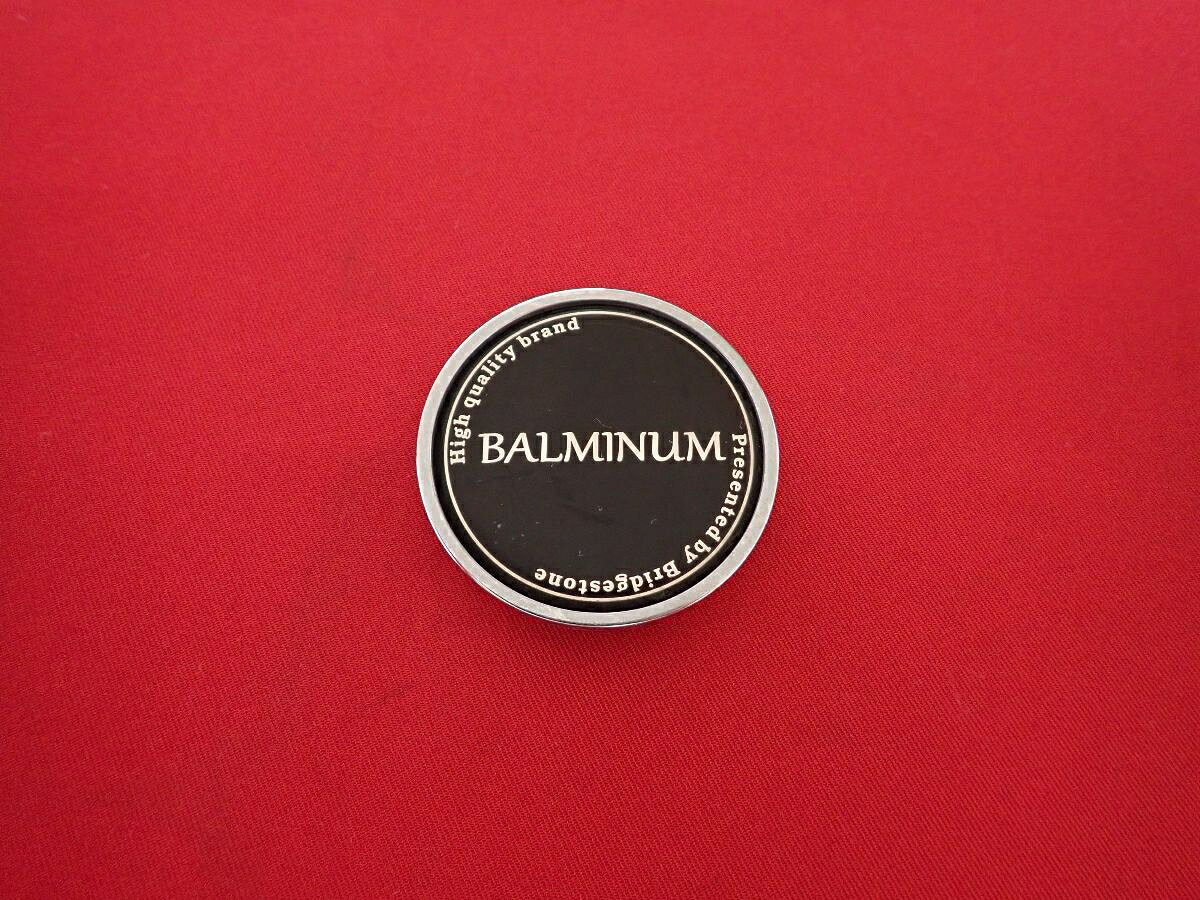 ●商品情報 BRIDGESTONE BALMINUM ブリヂストン バルミナ中古センターキャップ1枚の出品です。全体的にキズがあります。プラスチック製、黒色です。☆キャップを傷つけてしまった方、破損してしまった方、いつの間にか知らないうちに飛んで行って失くしてしまった方、経年劣化により使用出来なくなってしまった方など、単品でお探しの方におススメです！！☆【寸法・程度について】【程度について】キズ等の程度につきましては画像にてご確認ください。表記は省略させて頂いておりますのでご了解ください。【寸法】※すべて実測値です画像にてご確認下さい。測定個所は下記の部分となります。全幅(直径)・裏面取付部径・厚さ(高さ)ジャンクCP5206706 社外 キャップ 商品番号 P005206706 （お問い合わせの際にはこの番号をお伝え下さい） 部品名 キャップ 証明書 無 保証書 なし 取扱説明書 無 当店評価 ジャンクC スペック 送料（税別） 1,000円 ※沖縄県や離島の場合は中継料が加算されます 当店は中古専門店です。商品画像をよくご確認の上ご購入下さい。 お気に召しませんでしたか？ 当店には数万点の商品があります。 他の商品もぜひご検討ください。 この店舗の他の商品も見てみる