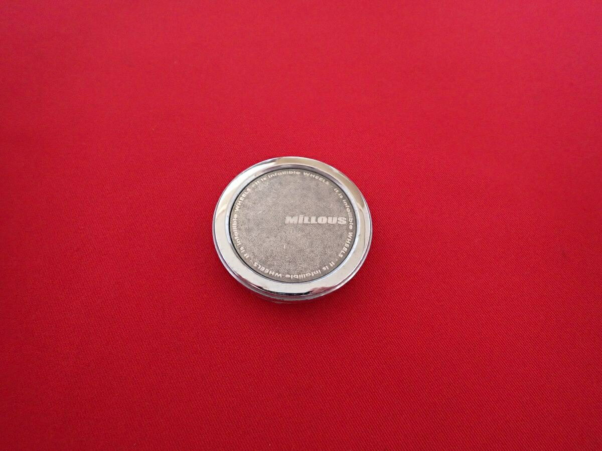 ●商品情報 MILLOUS 中古センターキャップ1枚の出品です。全体的にキズ、変色またはくすみがあります。プラスチック製、メッキ色×グレー色です。刻印 MG-P1590H BC-783B☆キャップを傷つけてしまった方、破損してしまった方、いつの間にか知らないうちに飛んで行って失くしてしまった方、経年劣化により使用出来なくなってしまった方など、単品でお探しの方におススメです！！☆【寸法・程度について】【程度について】キズ等の程度につきましては画像にてご確認ください。表記は省略させて頂いておりますのでご了解ください。【寸法】※すべて実測値です画像にてご確認下さい。測定個所は下記の部分となります。全幅(直径)・裏面取付部径・厚さ(高さ)ジャンクCP5206801 社外 キャップ 商品番号 P005206801 （お問い合わせの際にはこの番号をお伝え下さい） 部品名 キャップ 証明書 無 保証書 なし 取扱説明書 無 当店評価 ジャンクC スペック 送料（税別） 1,000円 ※沖縄県や離島の場合は中継料が加算されます 当店は中古専門店です。商品画像をよくご確認の上ご購入下さい。 お気に召しませんでしたか？ 当店には数万点の商品があります。 他の商品もぜひご検討ください。 この店舗の他の商品も見てみる